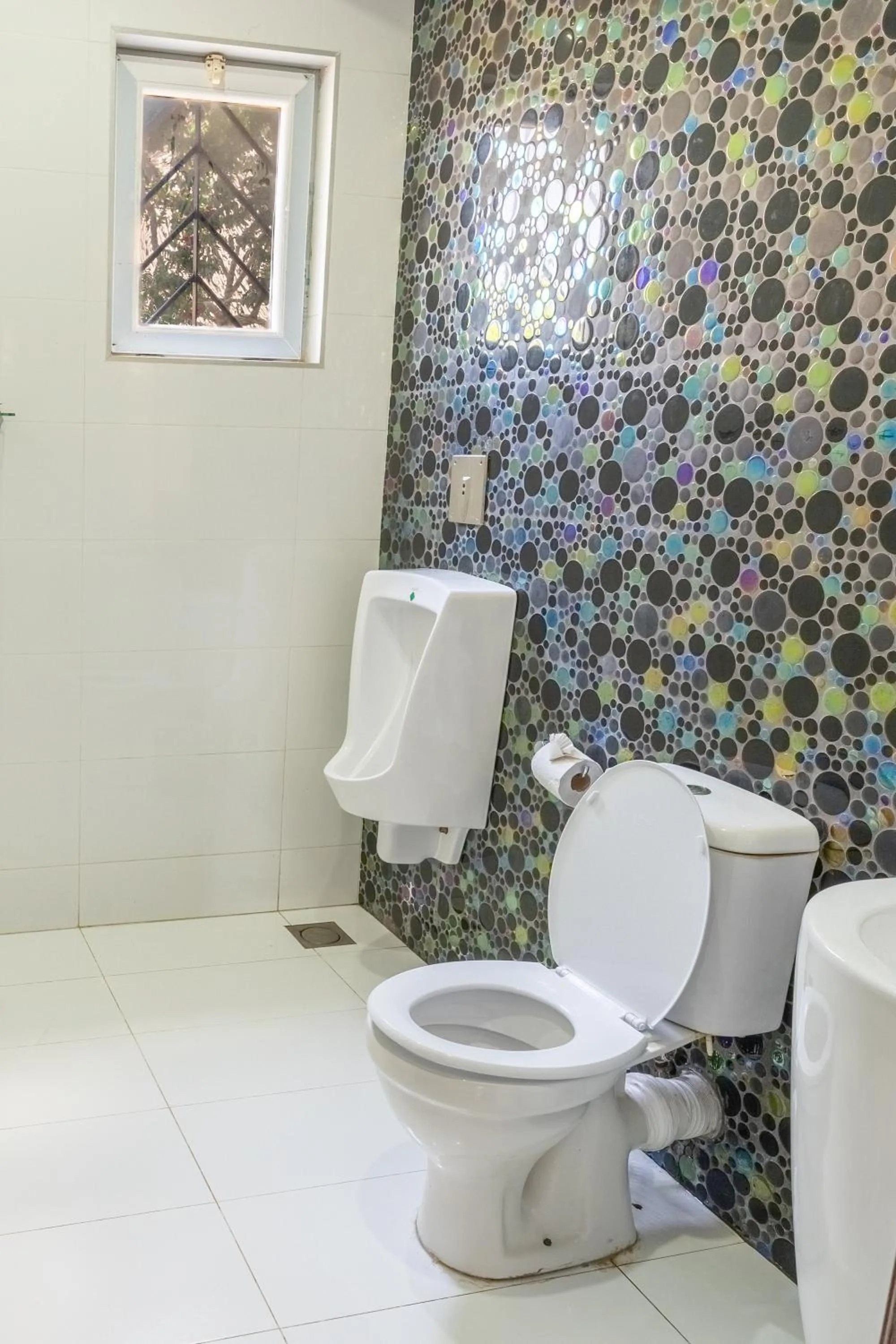 Toilet in Queens Chateau Boutique Villa