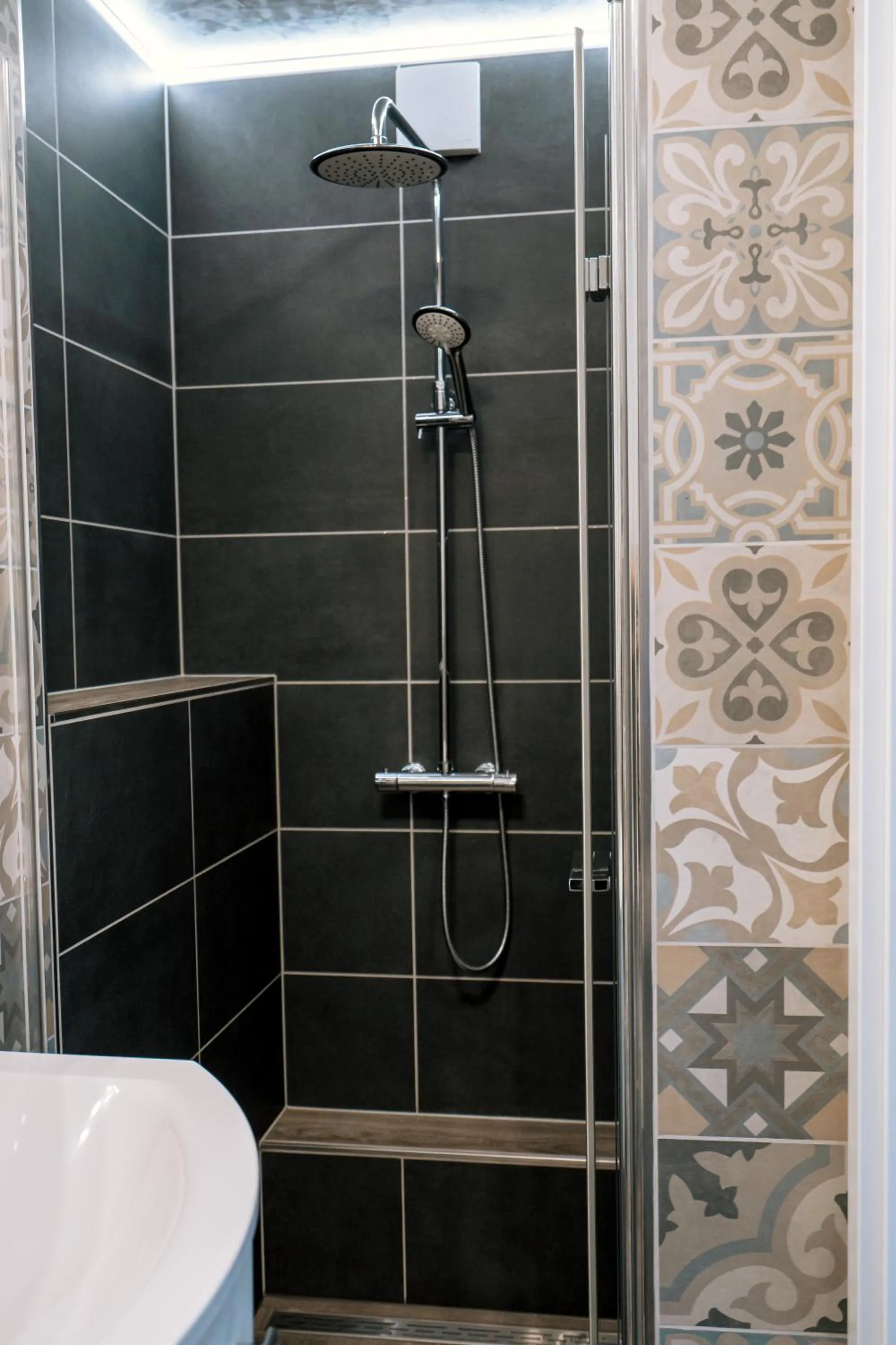 Shower in Dill Hotel