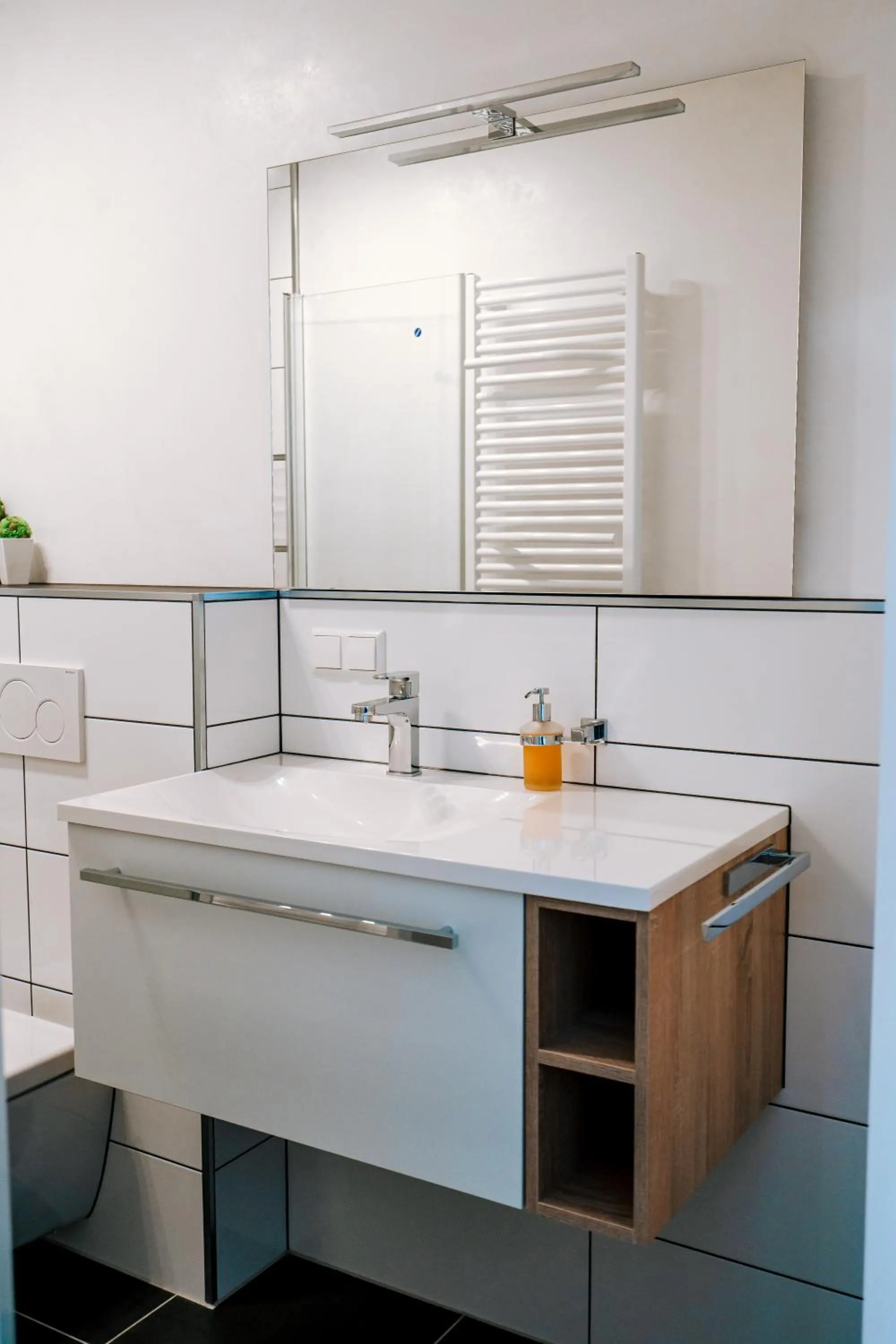 Toilet in Dill Hotel