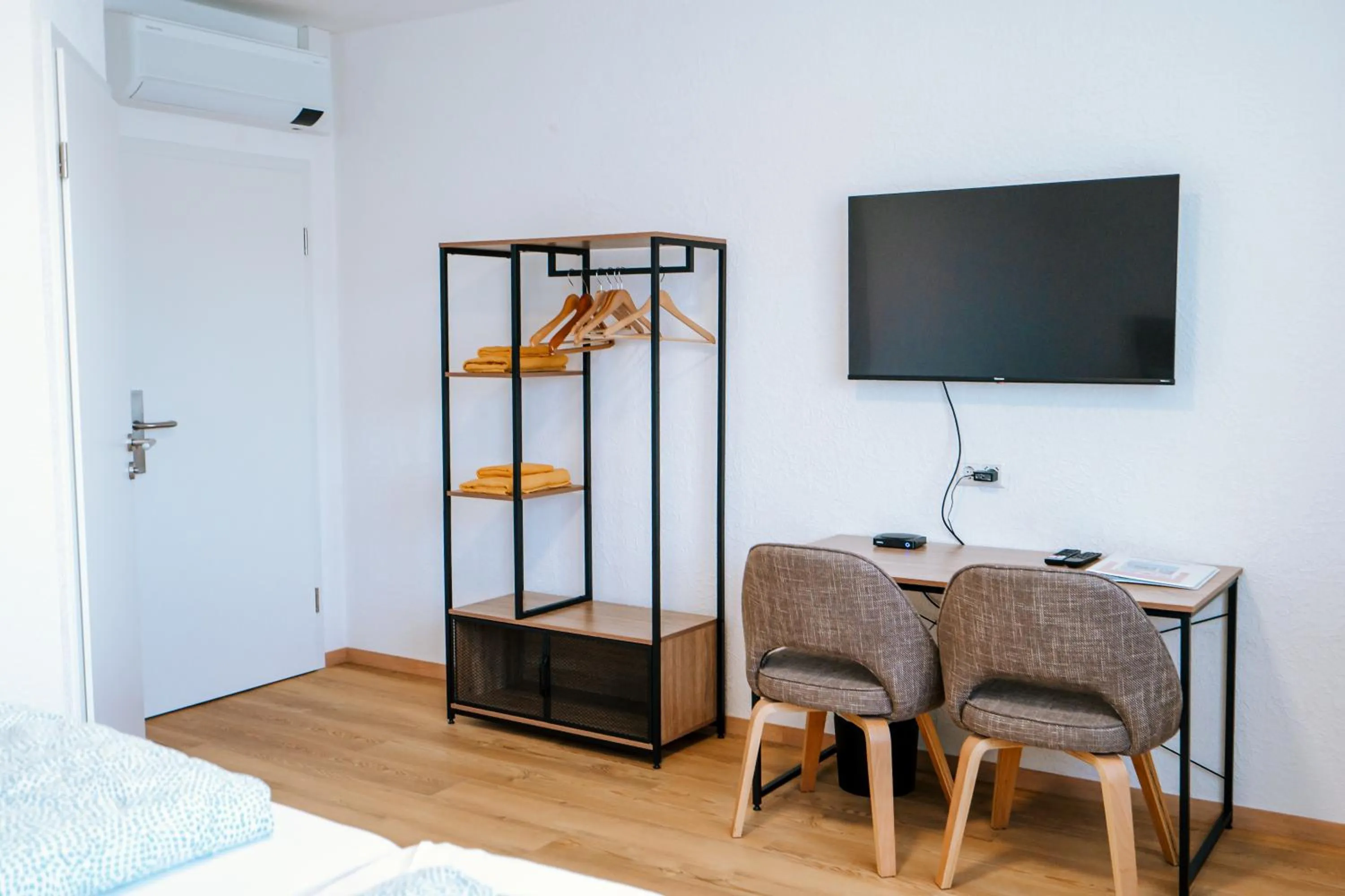 TV and multimedia, Bed in Dill Hotel