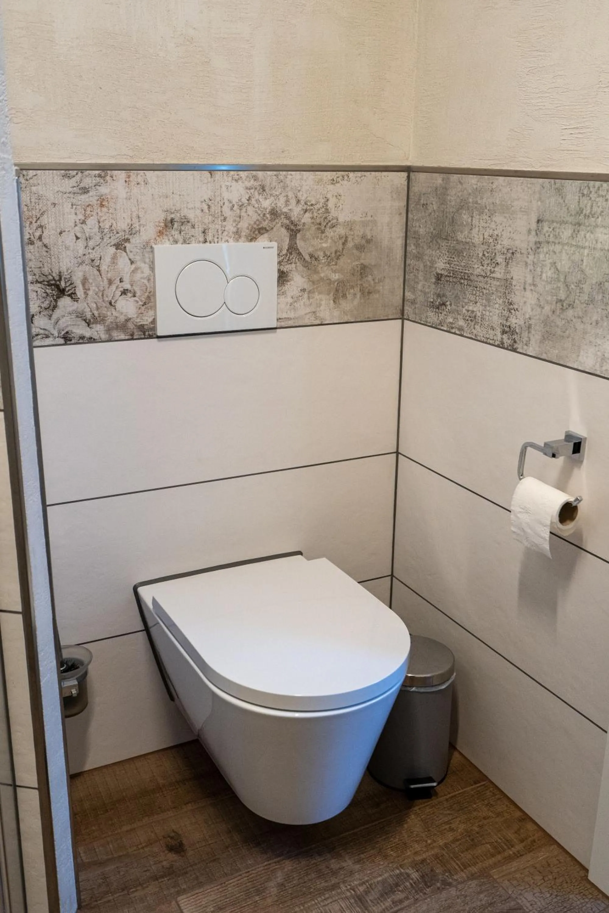 Toilet in Dill Hotel