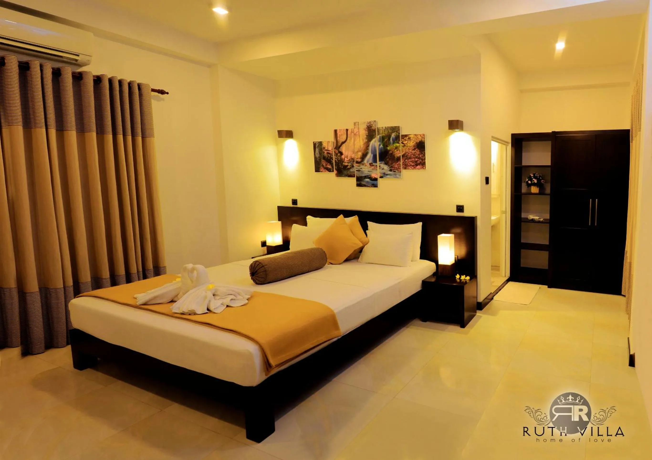 Bedroom, Bed in Ruth Villa