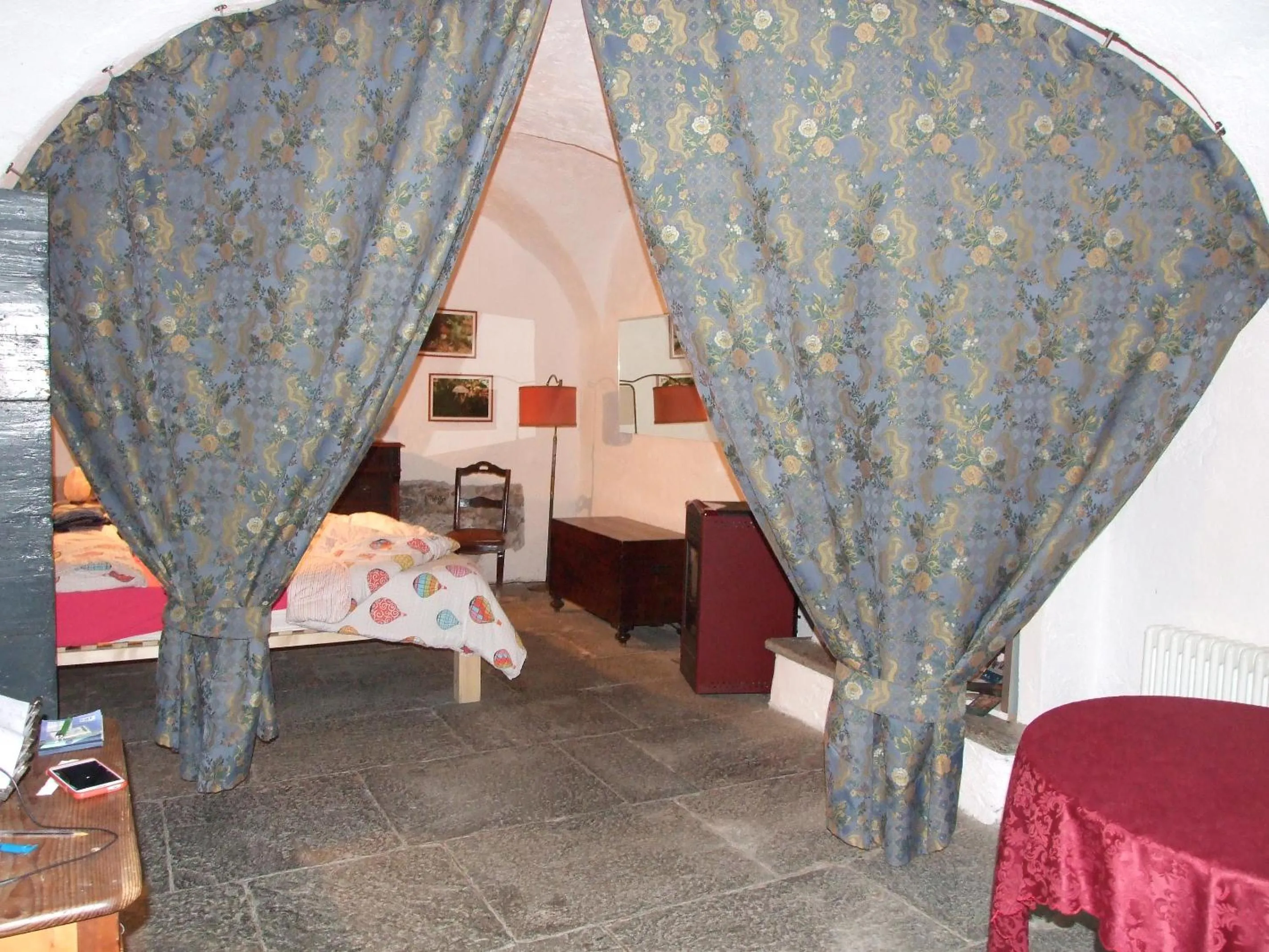 Photo of the whole room, Bed in La stufa rossa