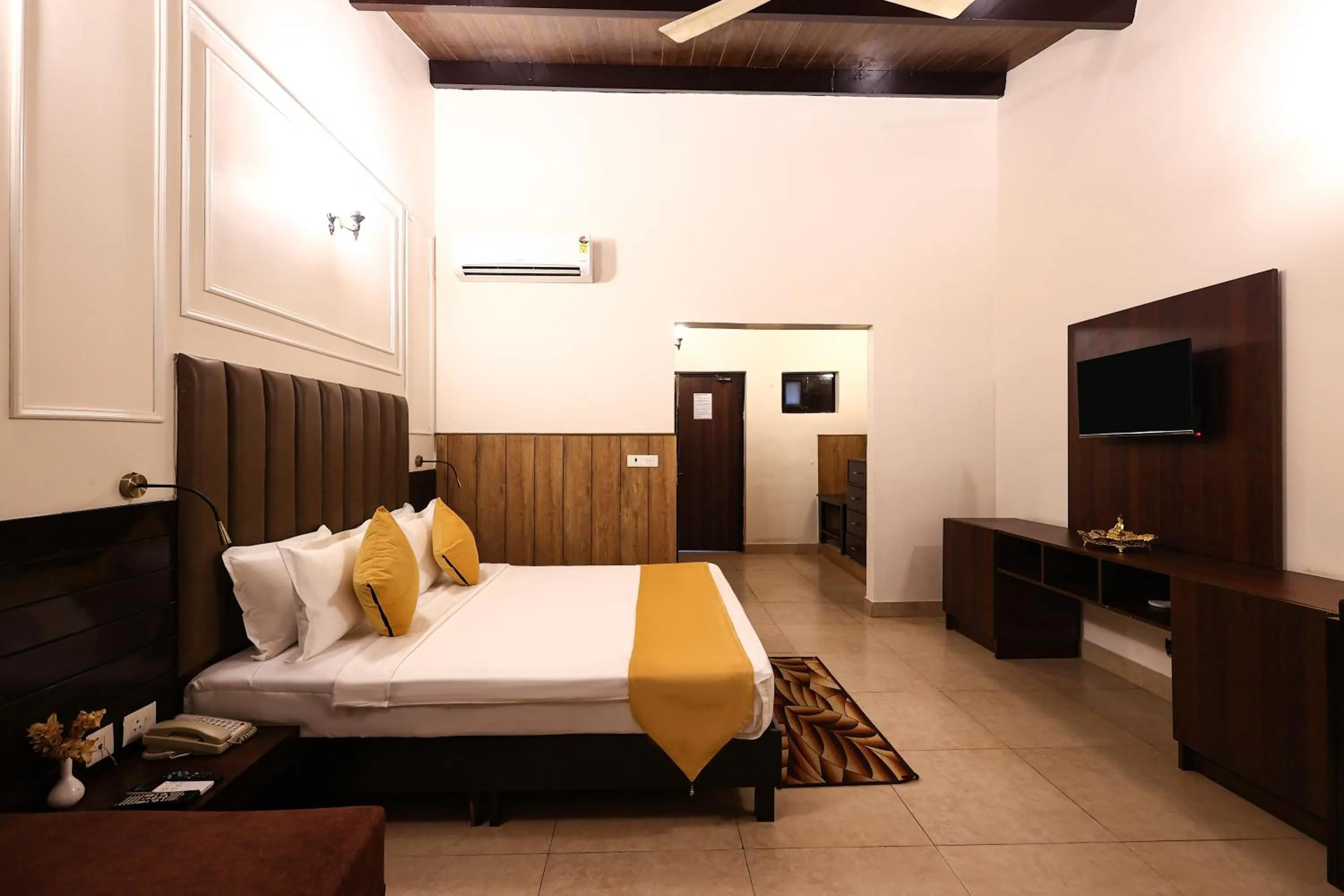 Bedroom, Bed in ECKO Kasang Regency Hill Resort