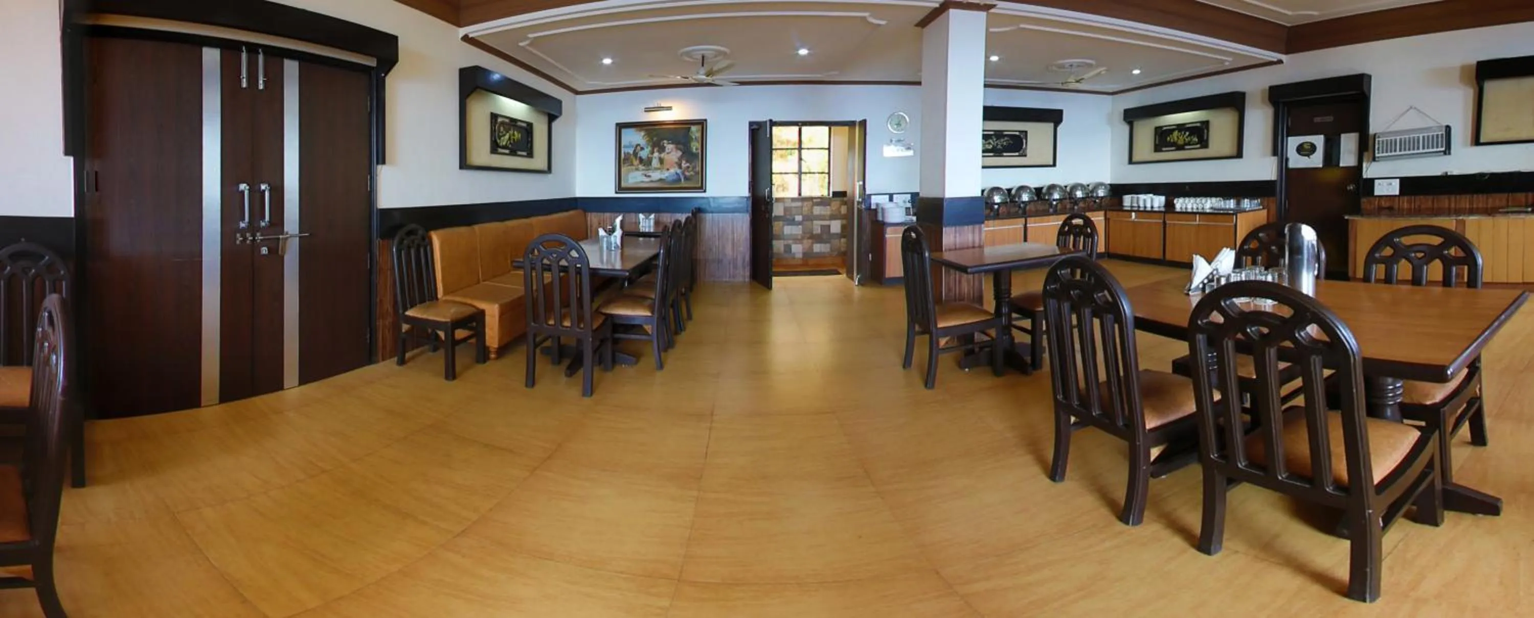 Restaurant/places to eat in ECKO Kasang Regency Hill Resort