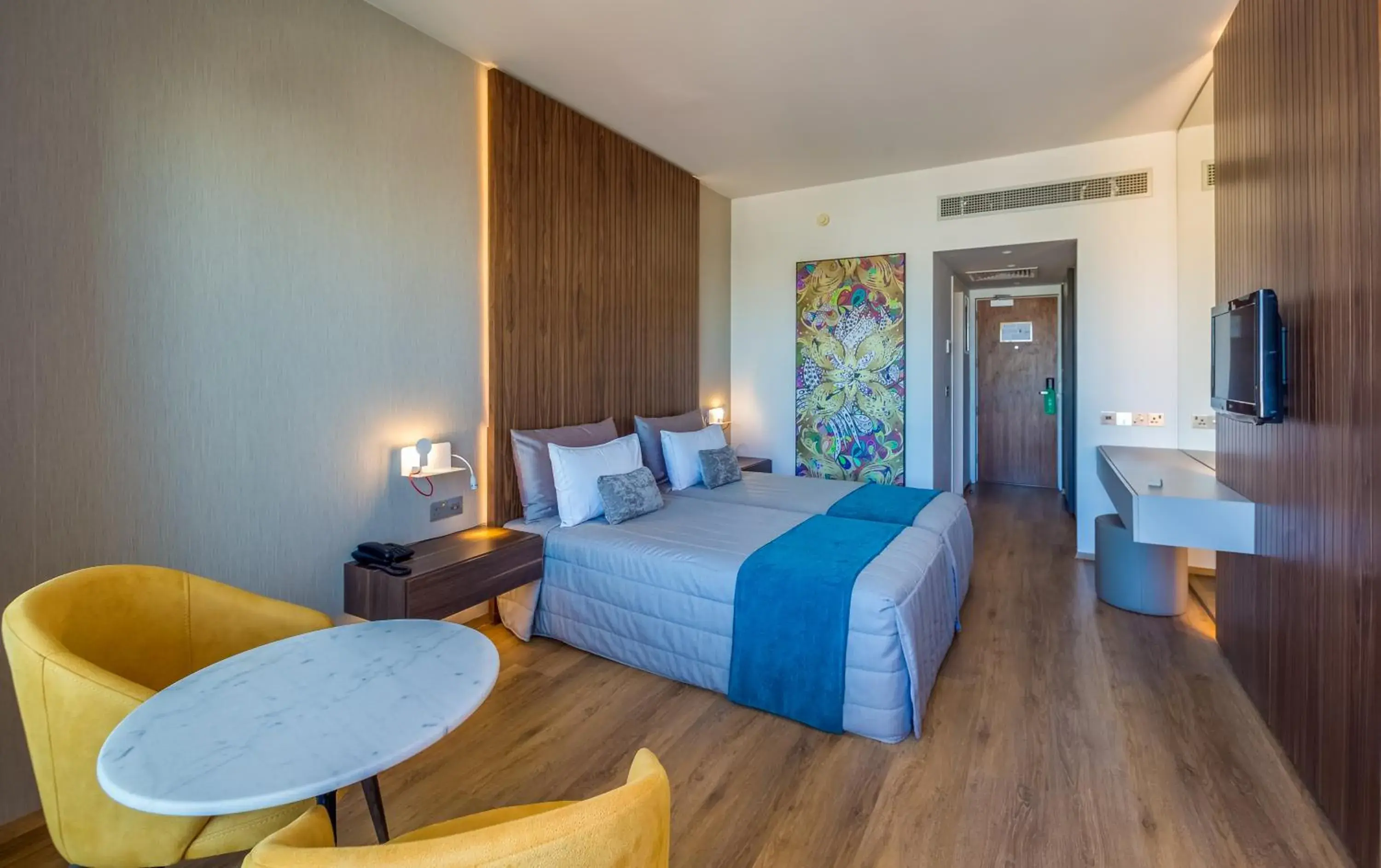 Two Connecting Twin City View Rooms (2 Adults + 2 Children) in Sun Hall Hotel Two Connecting Twin City View Rooms (2 Adults + 2 Children) in Sun Hall Hotel