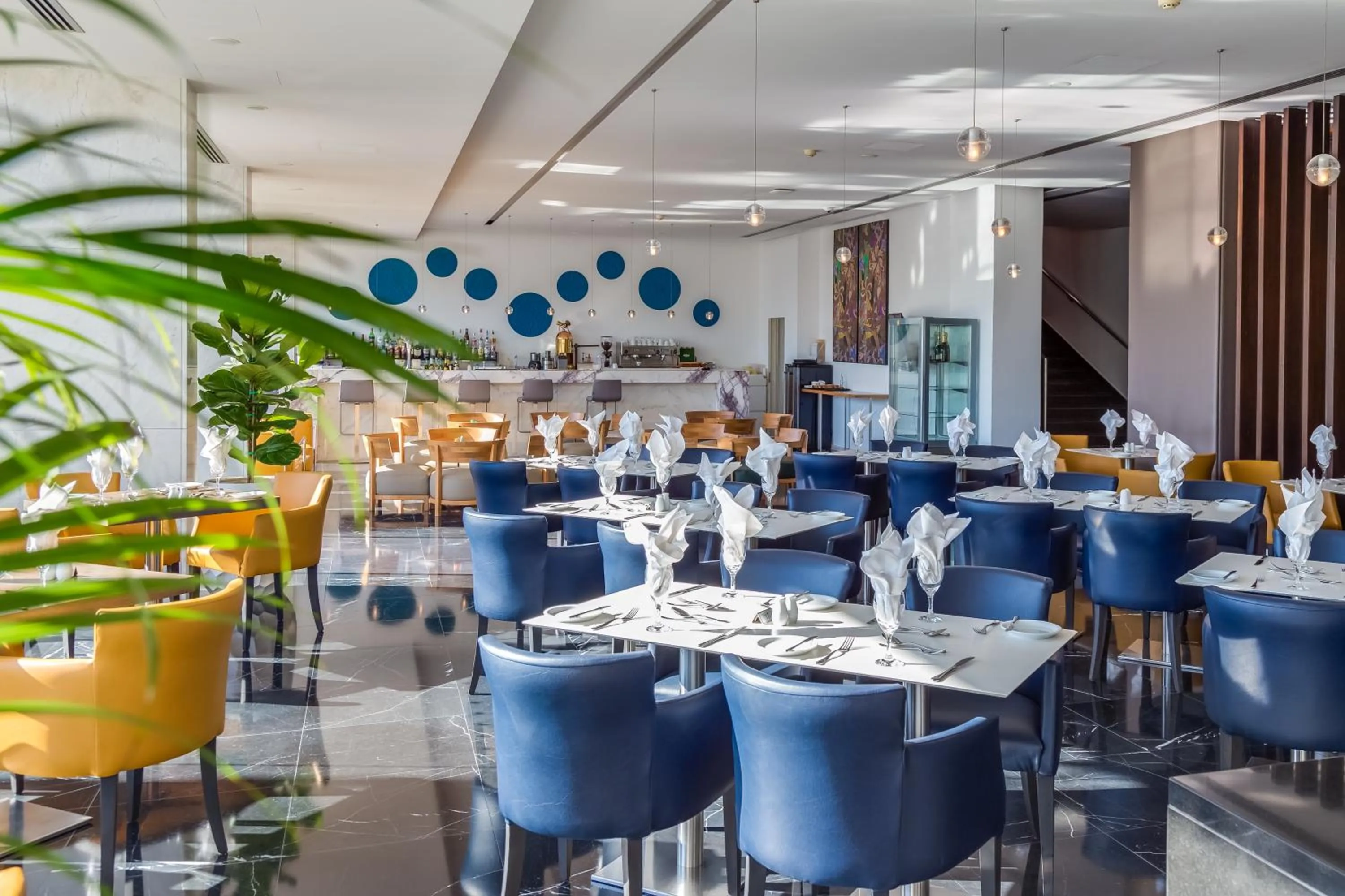 Restaurant/places to eat in Sun Hall Hotel