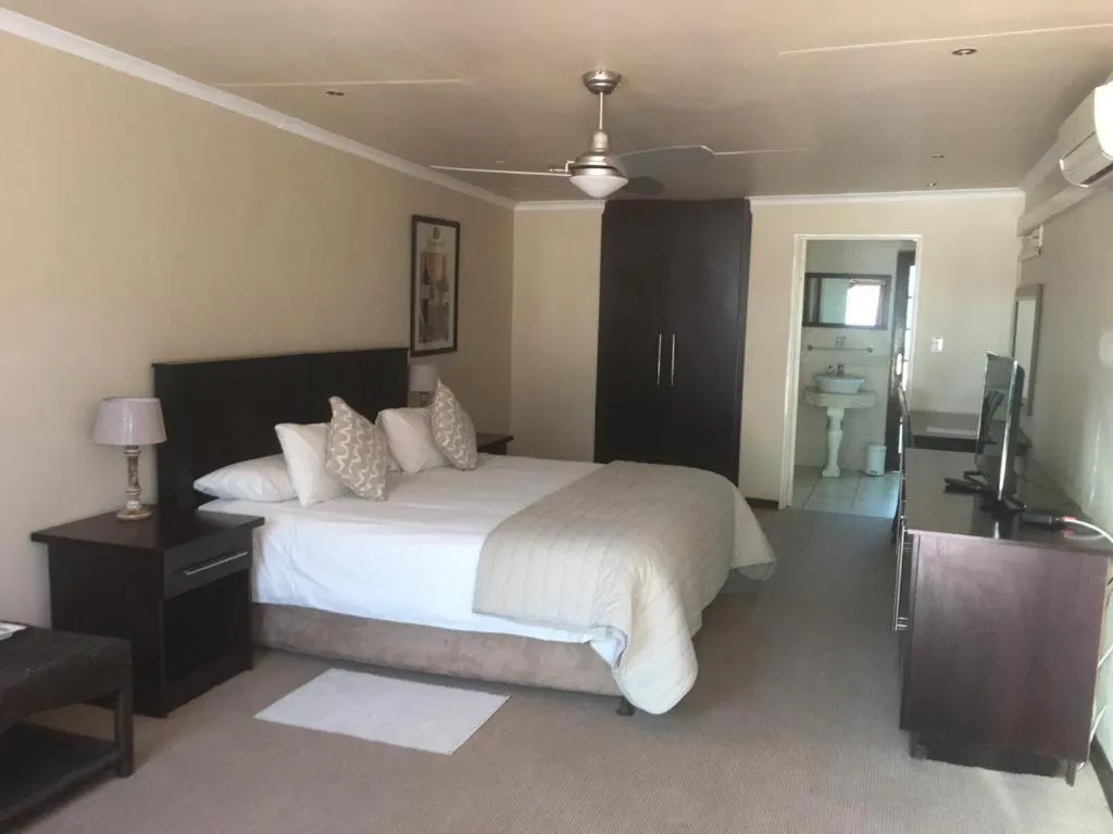 Bed in The Lazy Grape Guest Lodge & Spa