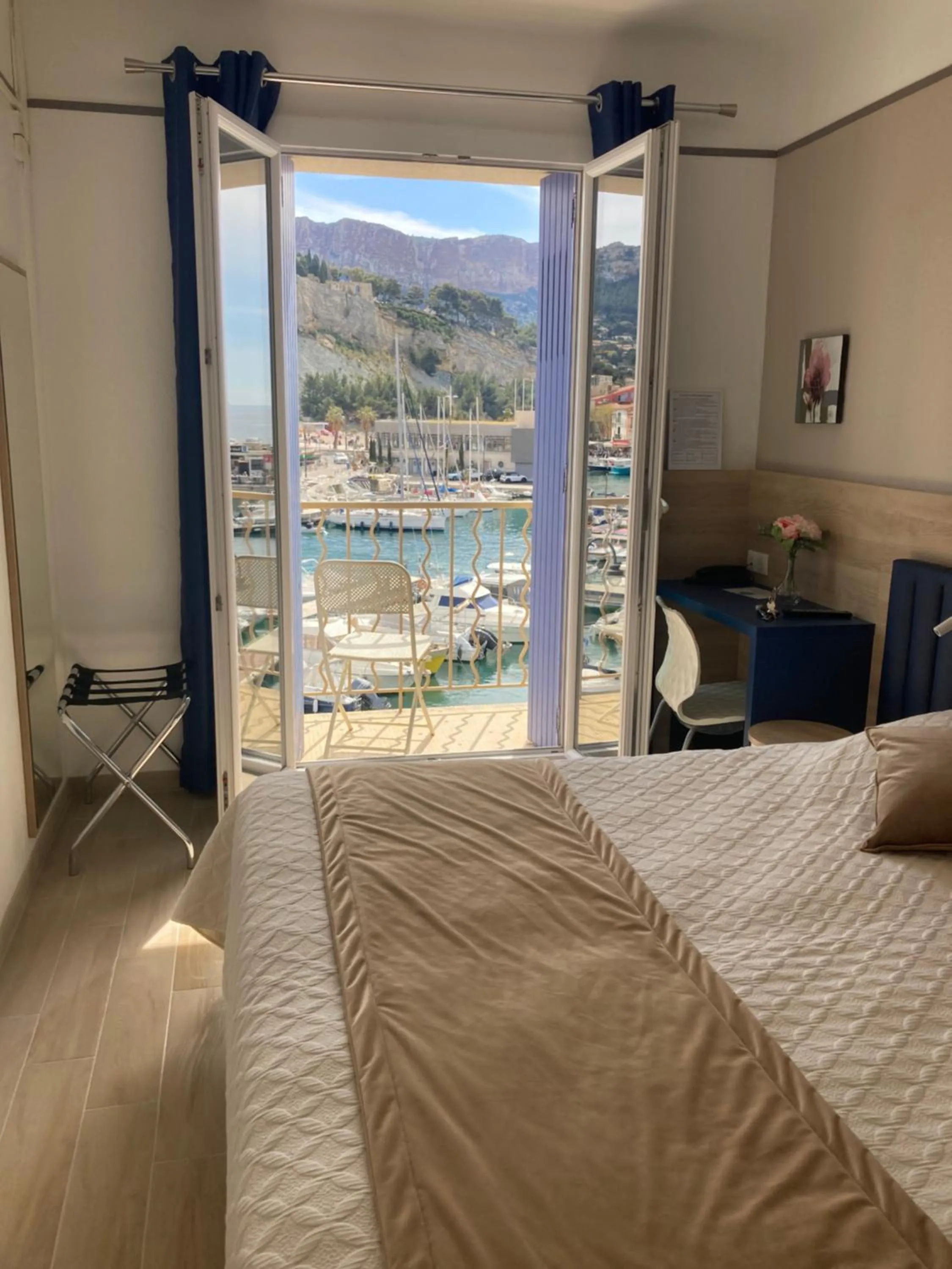 Sea view, Bed in Hotel Le Golfe