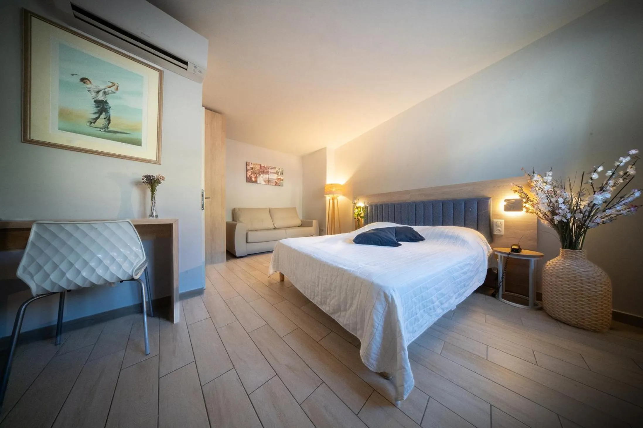 Photo of the whole room, Bed in Hotel Le Golfe