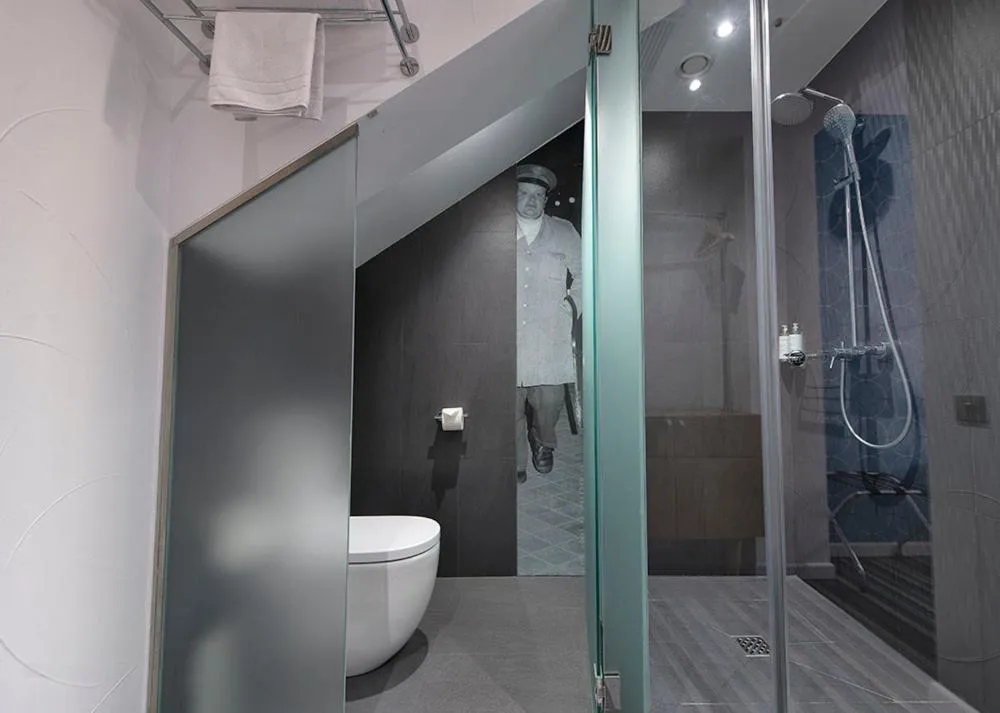 Shower in Posada del Dragón Boutique Hotel