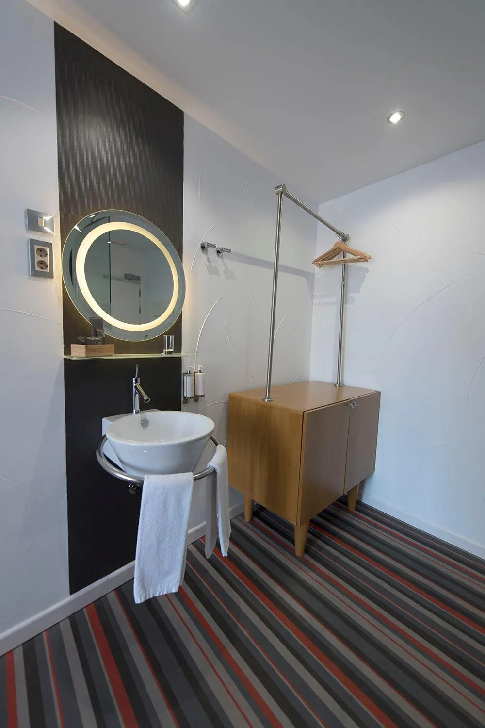 wardrobe in Posada del Dragón Boutique Hotel