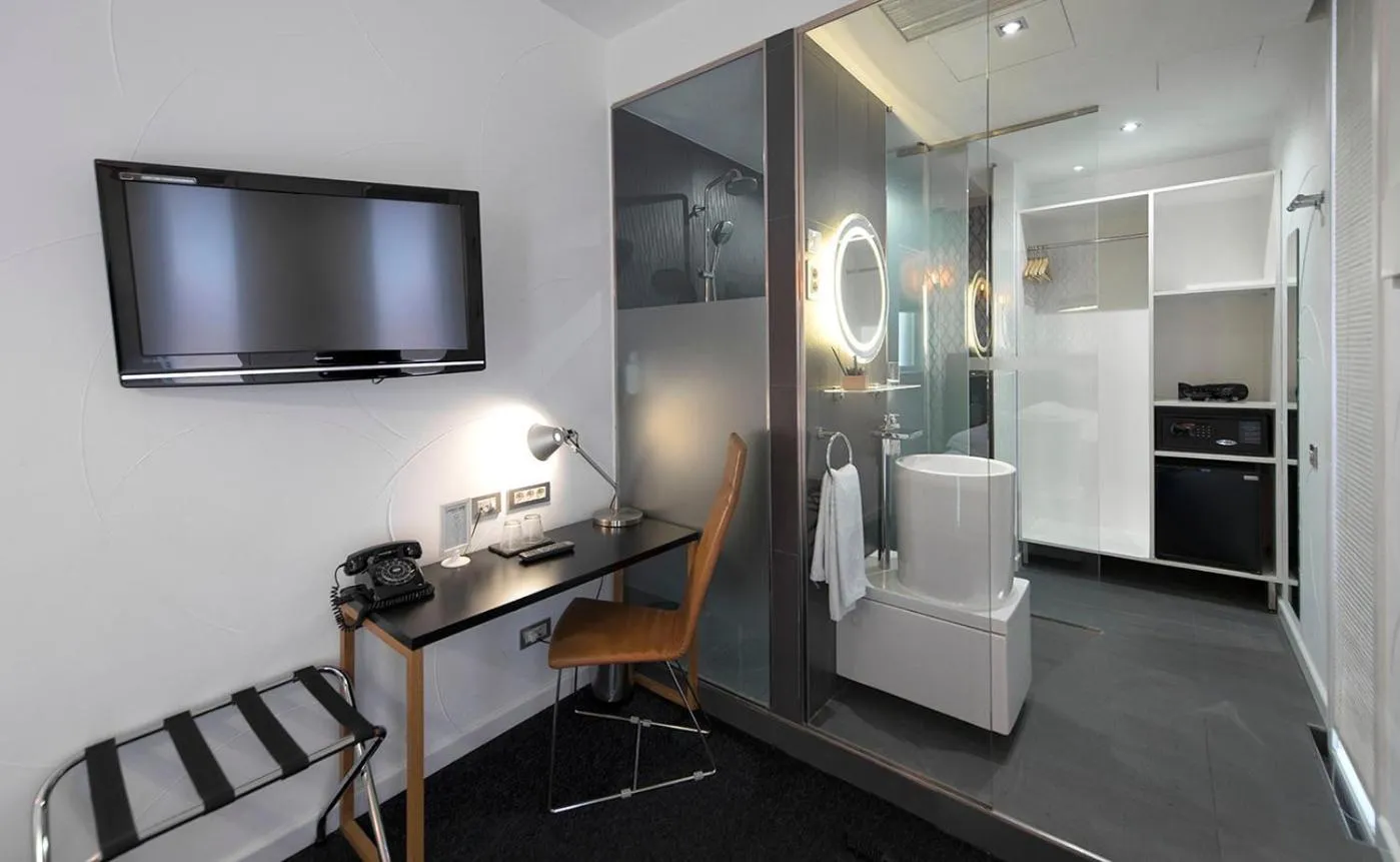 Photo of the whole room in Posada del Dragón Boutique Hotel