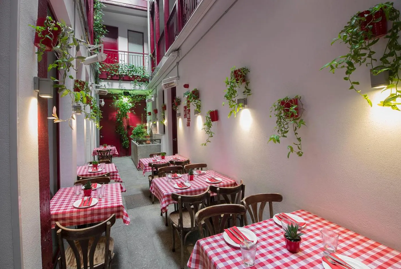 Patio in Posada del Dragón Boutique Hotel