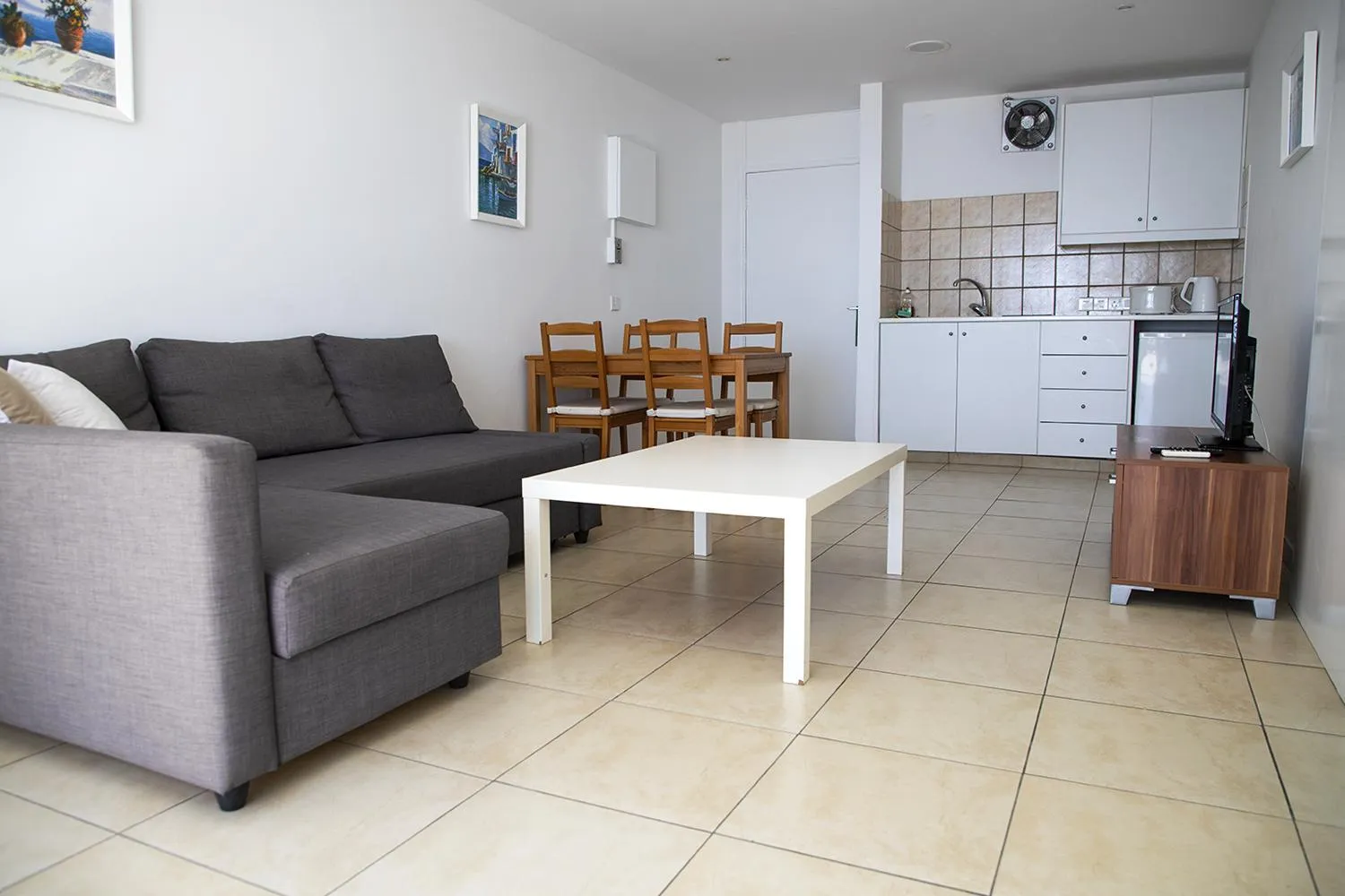 Living room in Sun Hall Beach Hotel Apartments