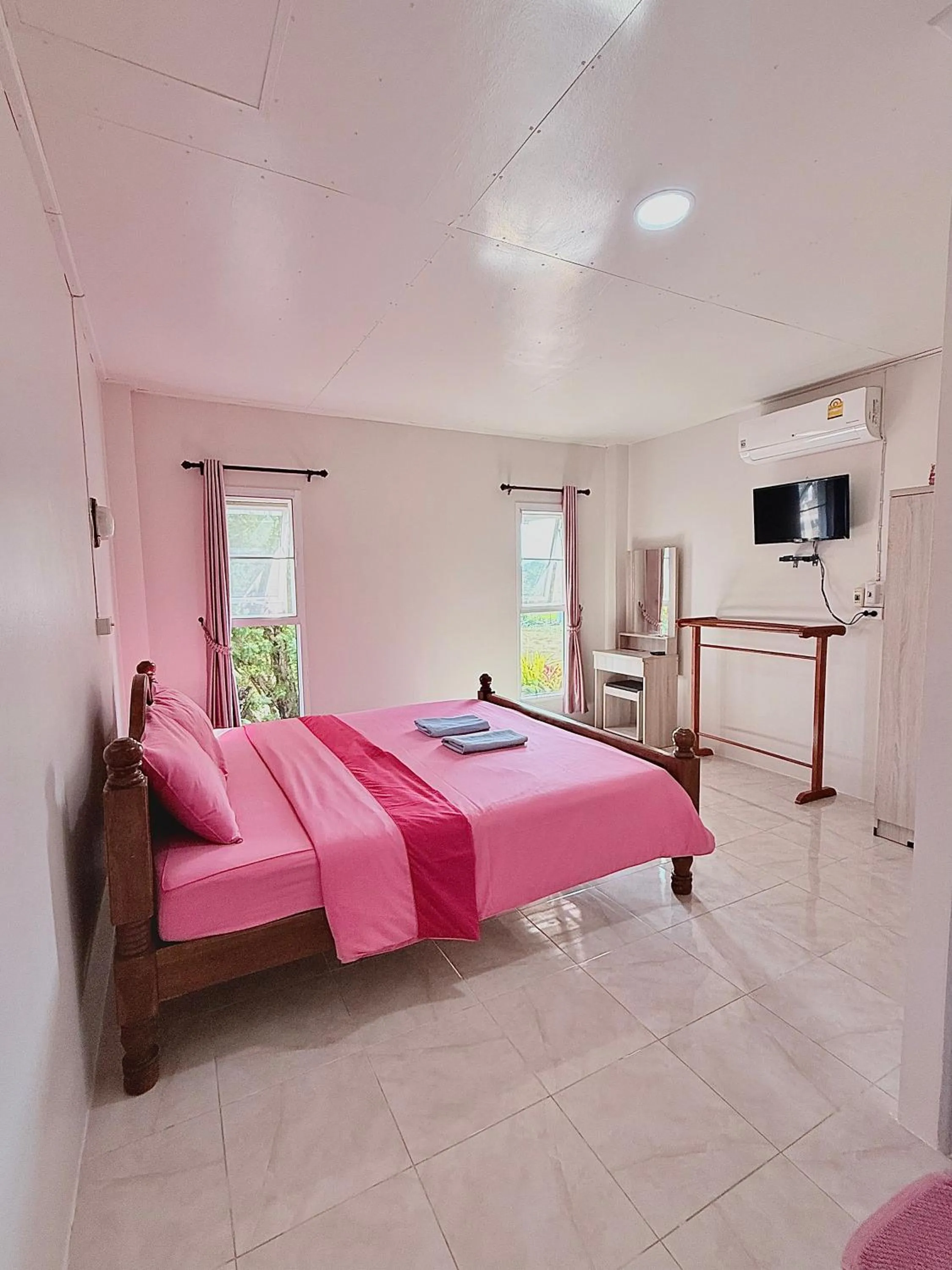 Bed in Queue&Bright Resort