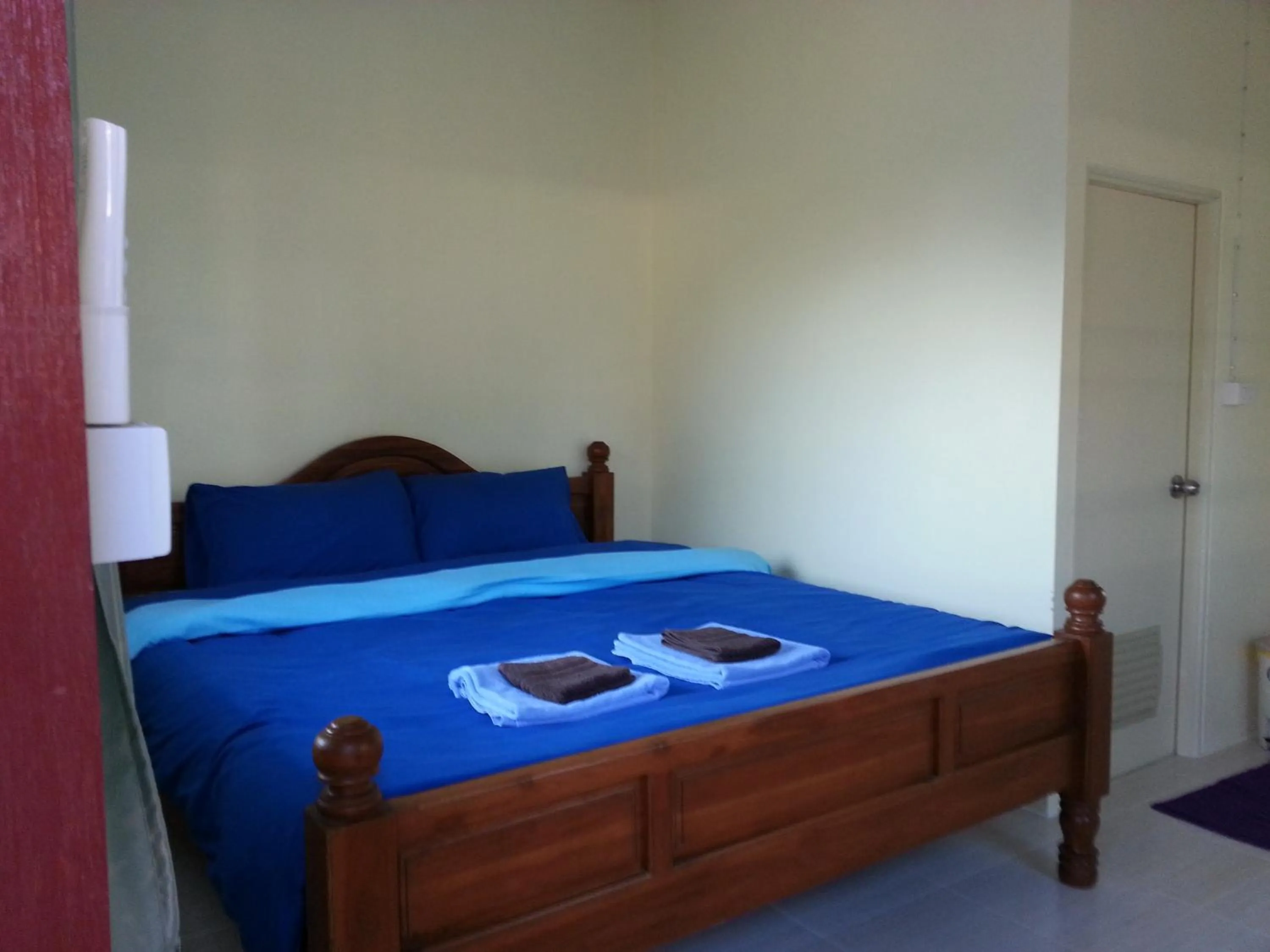 Bed in Queue&Bright Resort