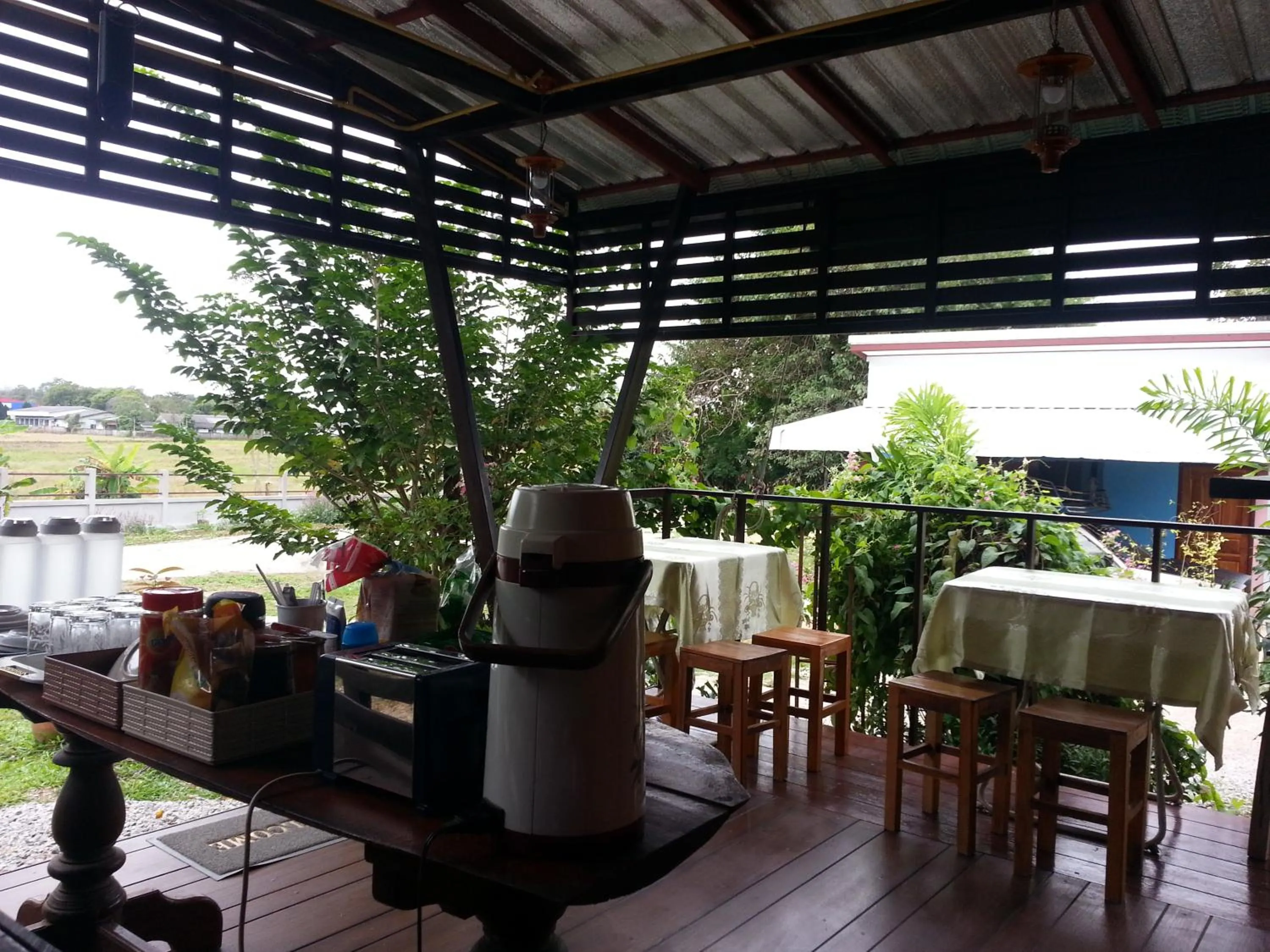 Restaurant/places to eat in Queue&Bright Resort