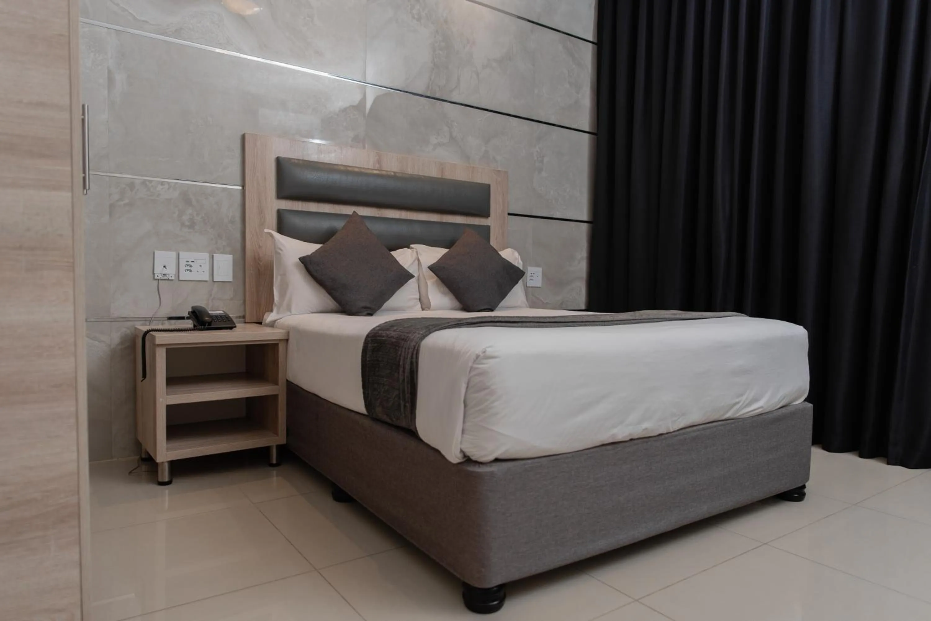 Bed in Bayside Hotel 116 West Street