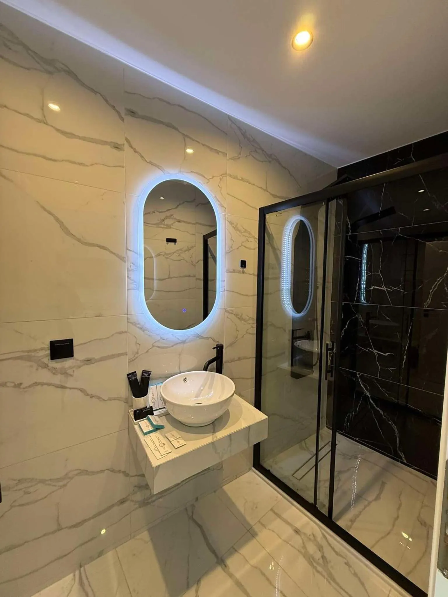 Shower in Panorama Hotel - Restaurant