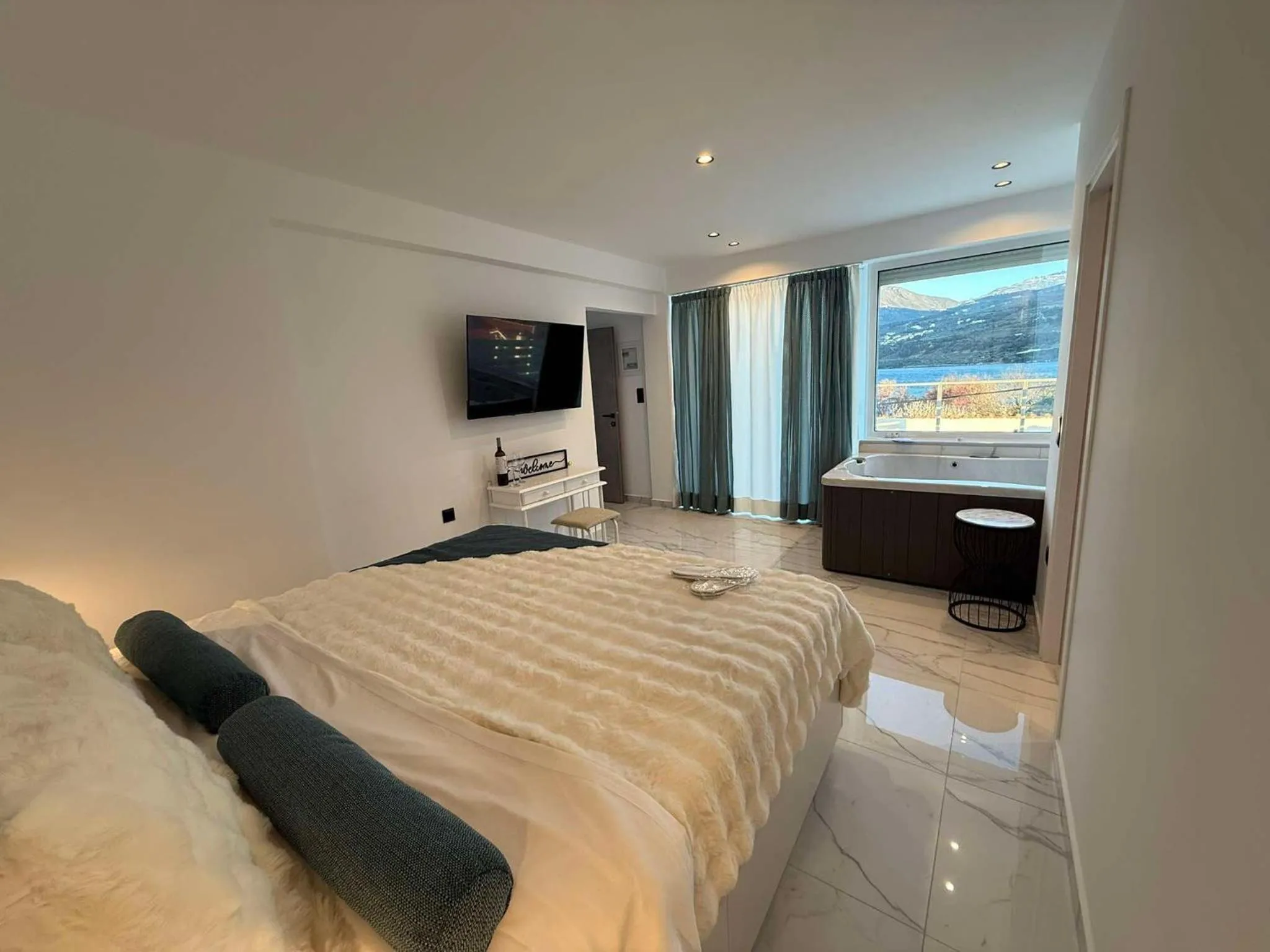 Bed in Panorama Hotel - Restaurant