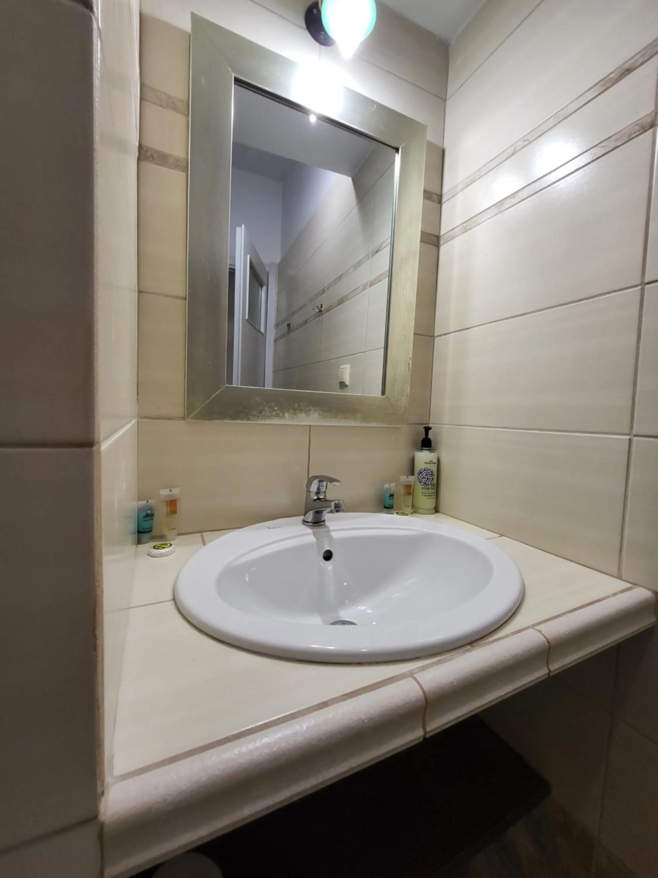 Shower in Panorama Hotel - Restaurant