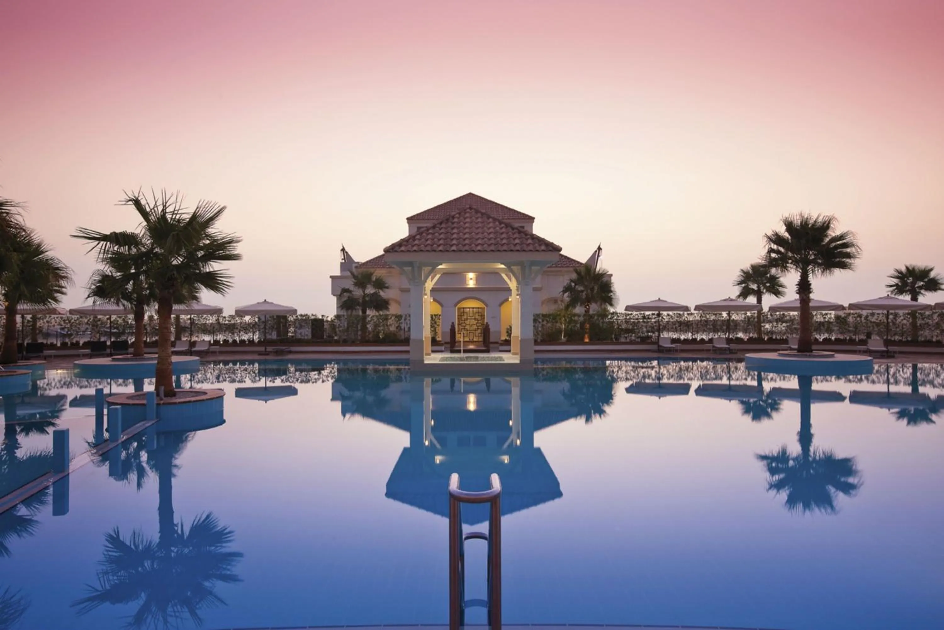 Swimming pool in Mövenpick Beach Resort Al Khobar