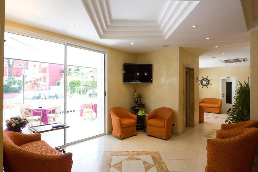 Communal lounge/ TV room in Hotel Tenerife