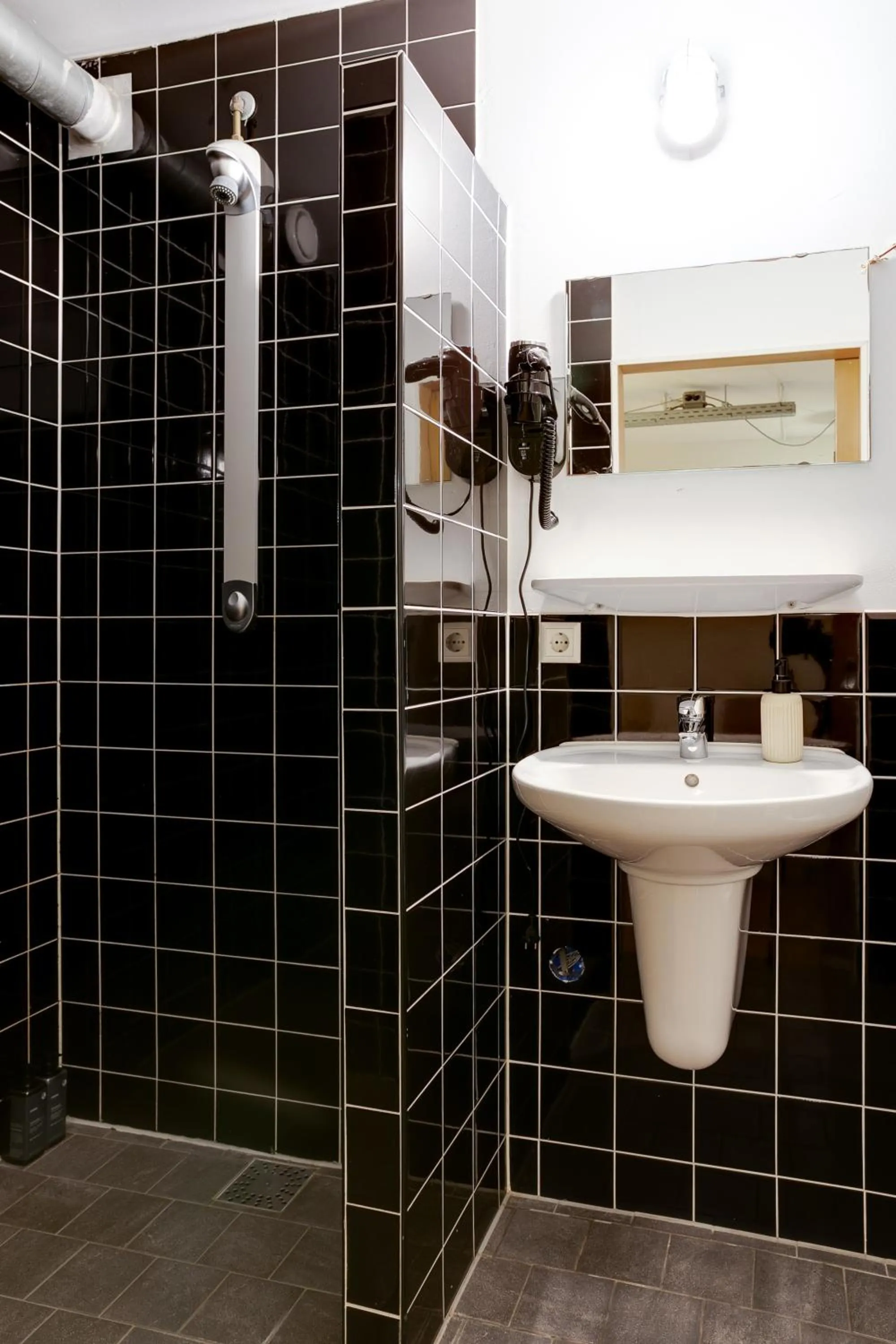 Bathroom in ClinkMama