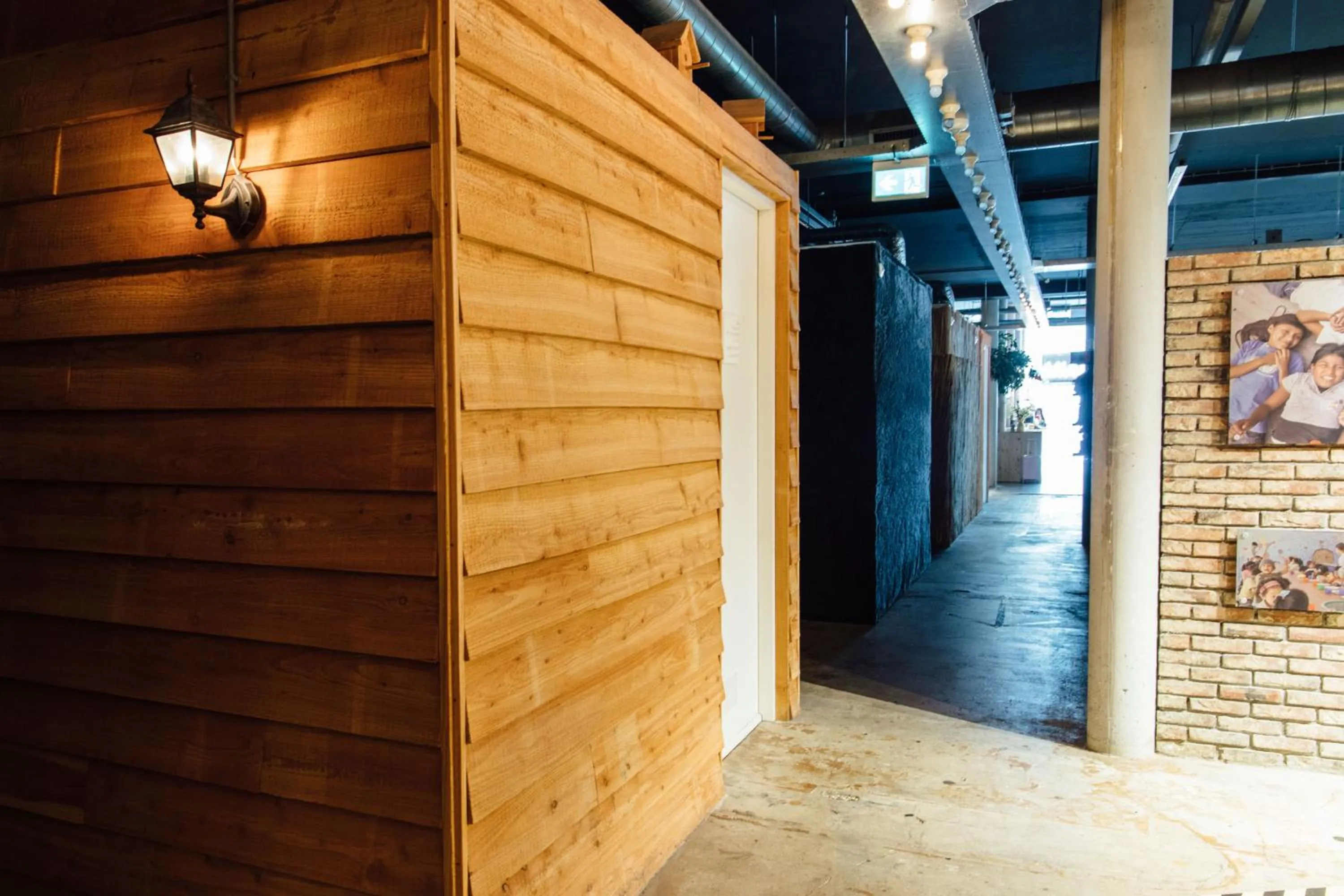 Area and facilities in ClinkMama