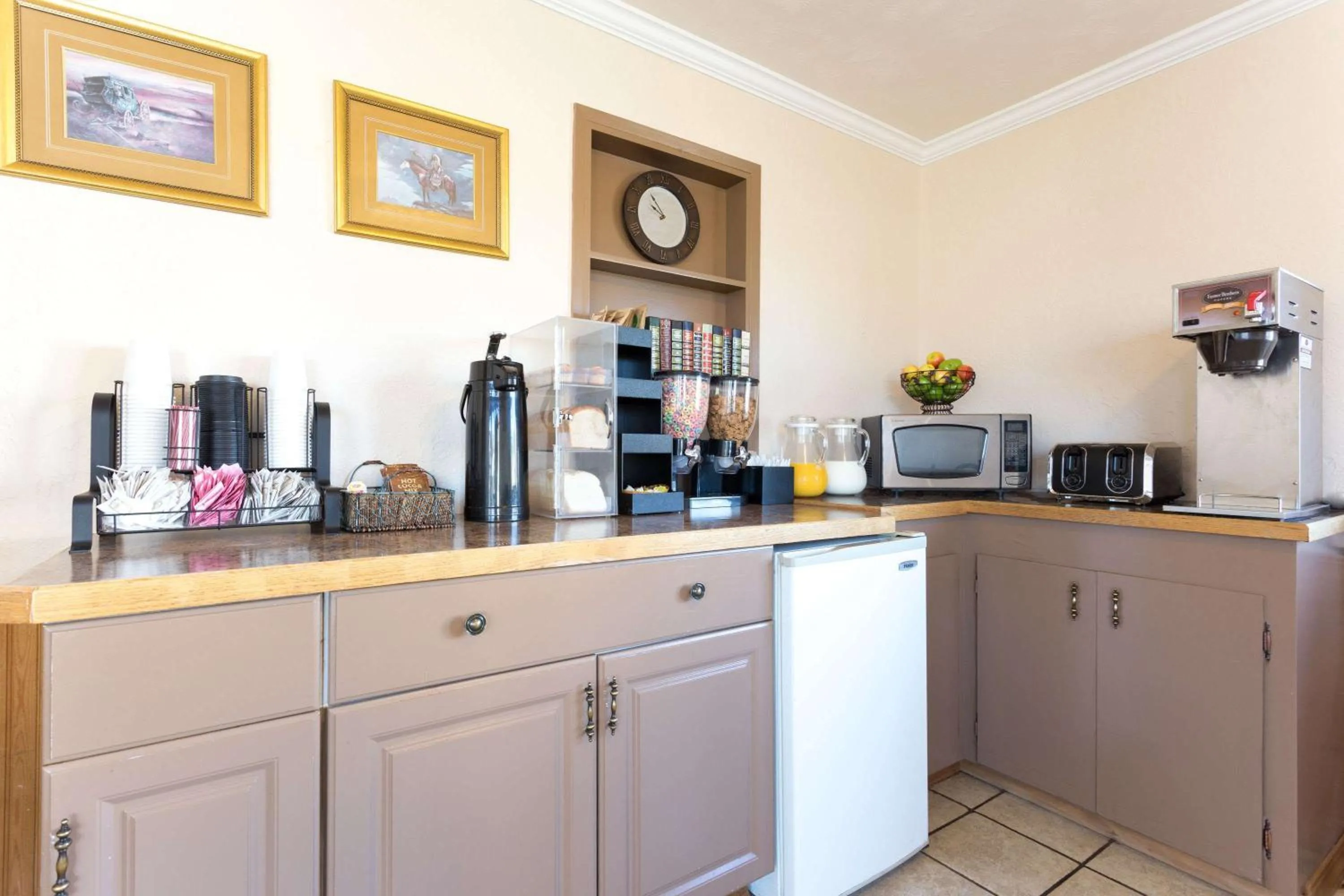 On site in Knights Inn - Baker City