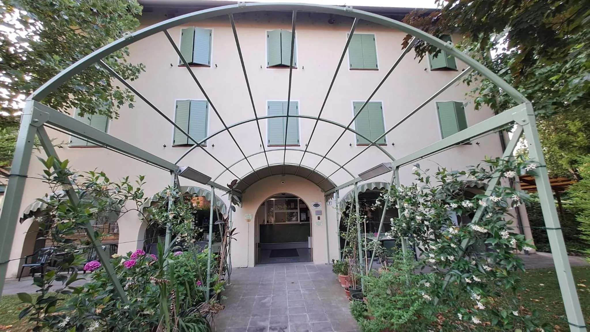 Facade/entrance in Ducathotel