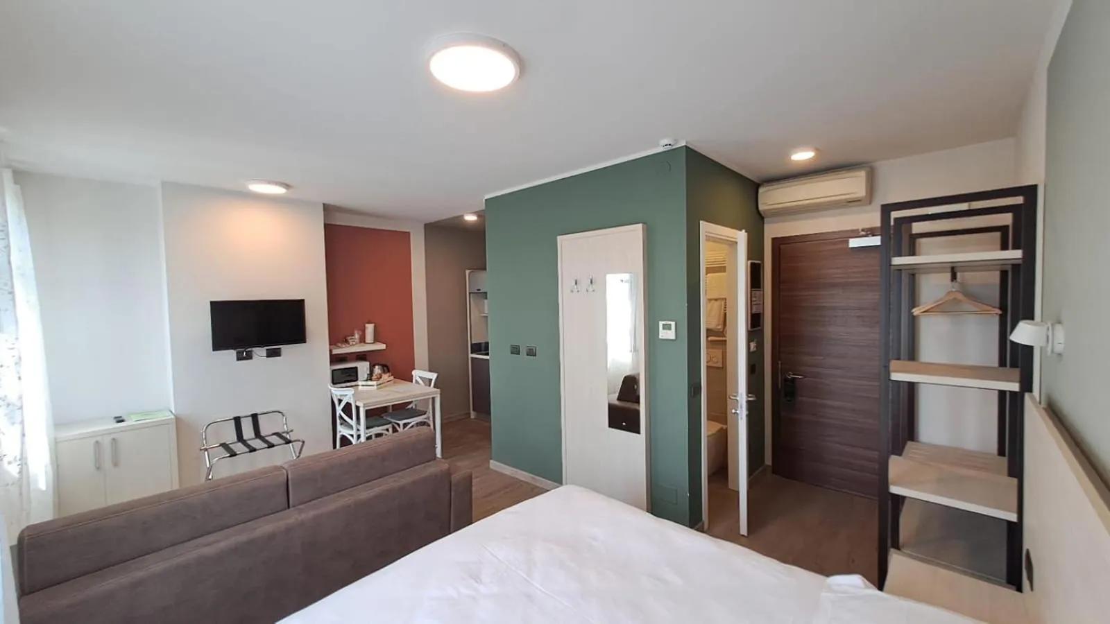 Photo of the whole room, Bed in Ducathotel