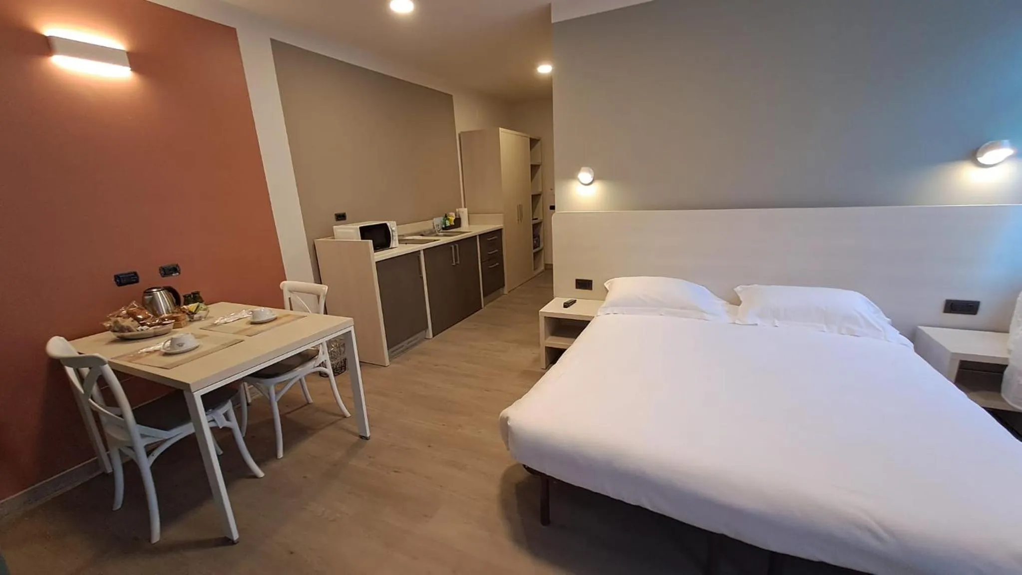 Photo of the whole room, Bed in Ducathotel