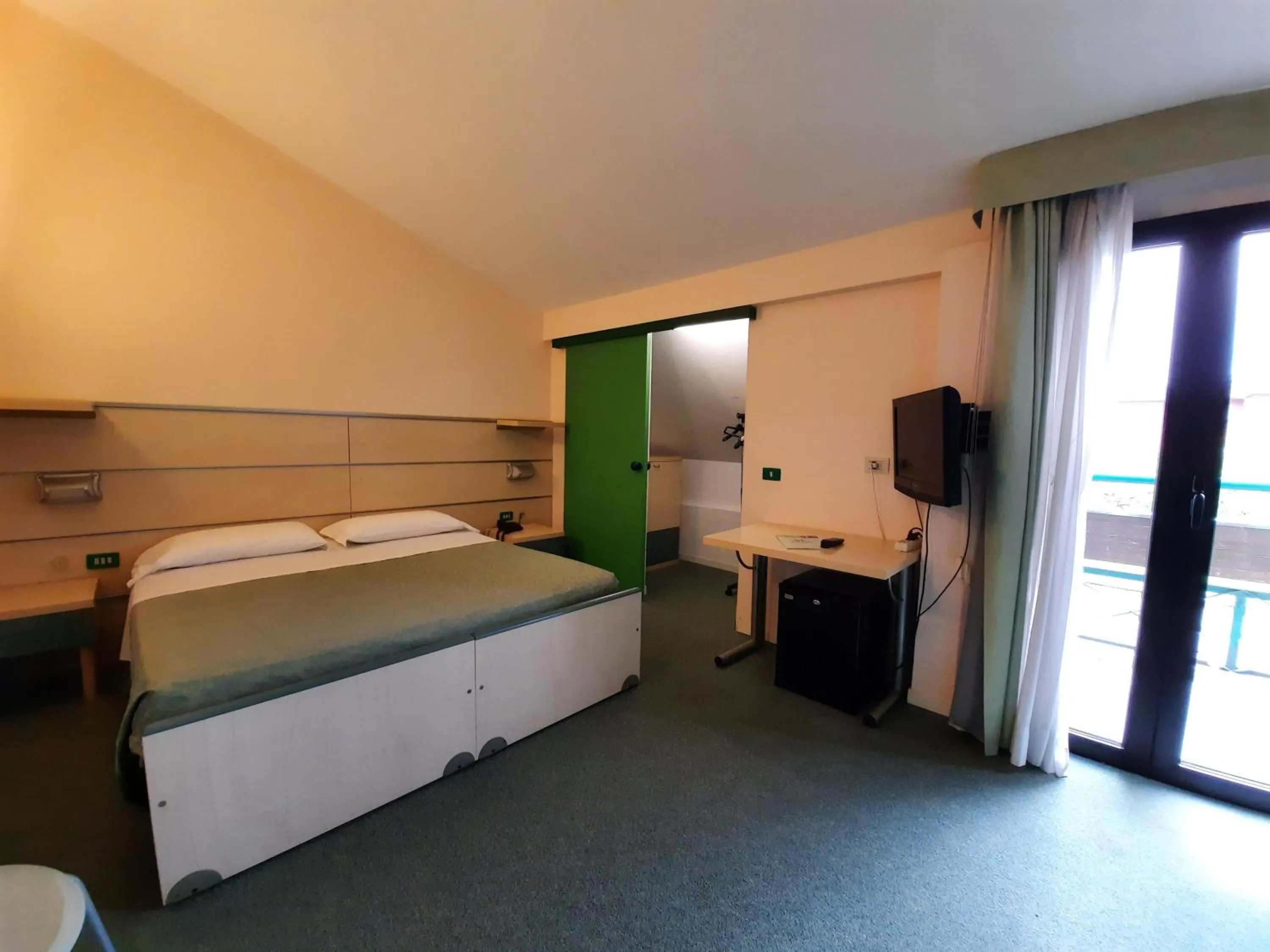 Photo of the whole room, Bed in Ducathotel