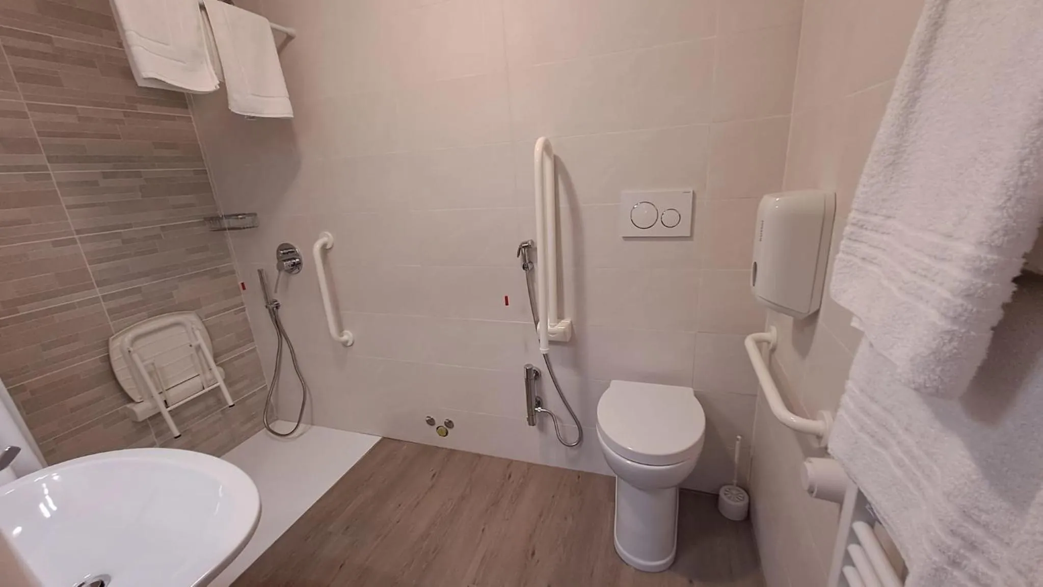 Bathroom in Ducathotel