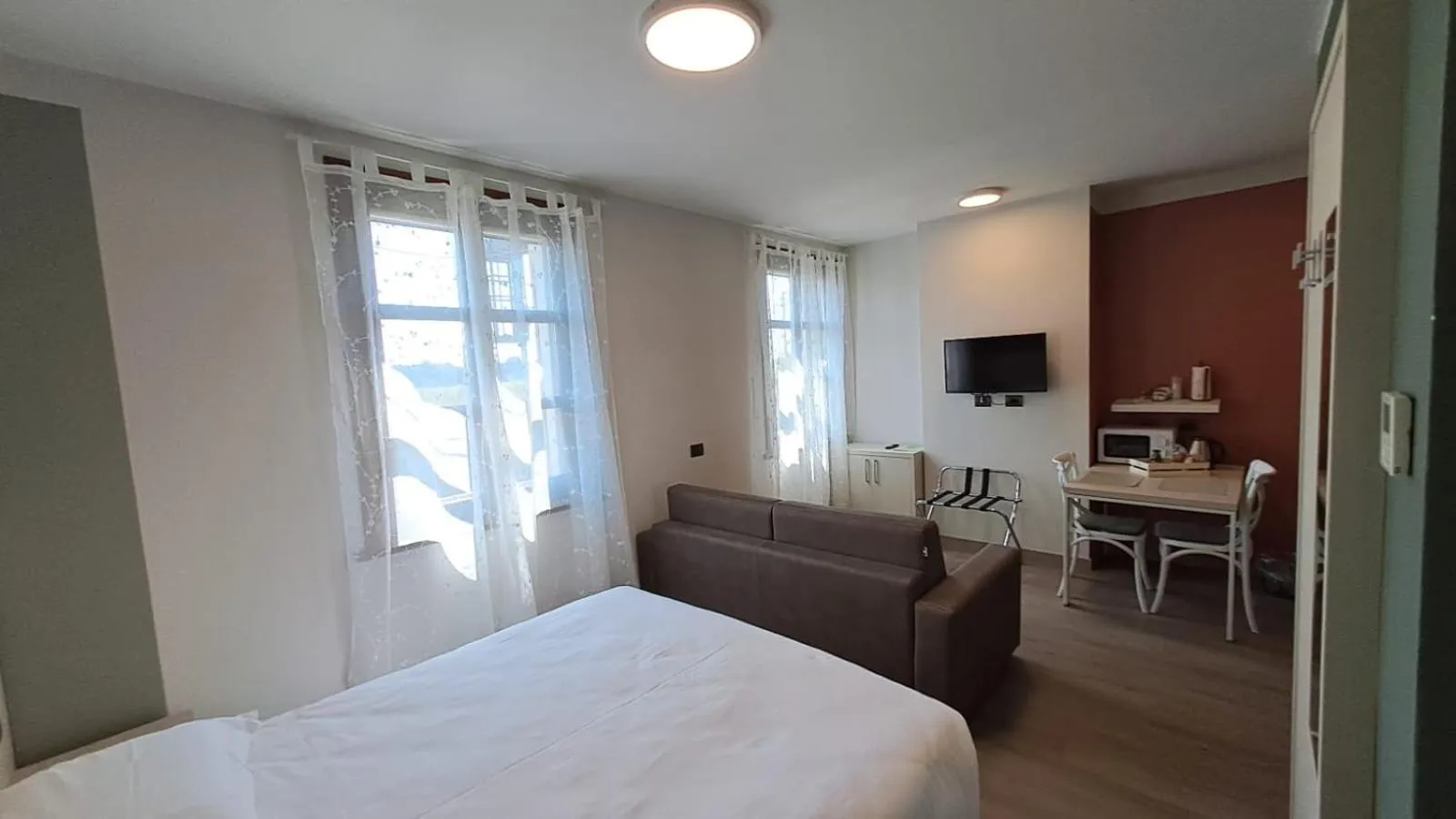 Photo of the whole room, Bed in Ducathotel