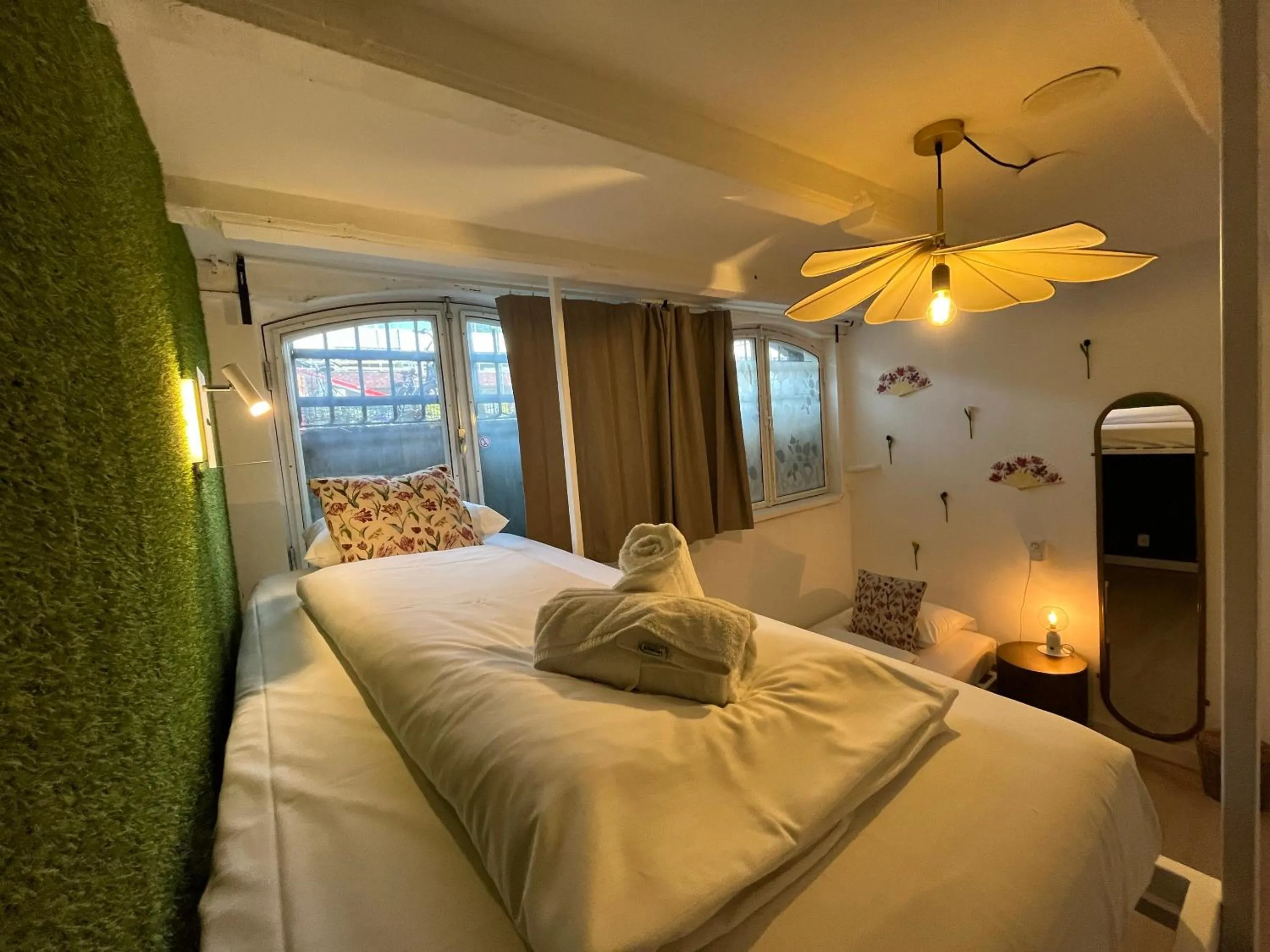 Photo of the whole room, Bed in ClinkCoco