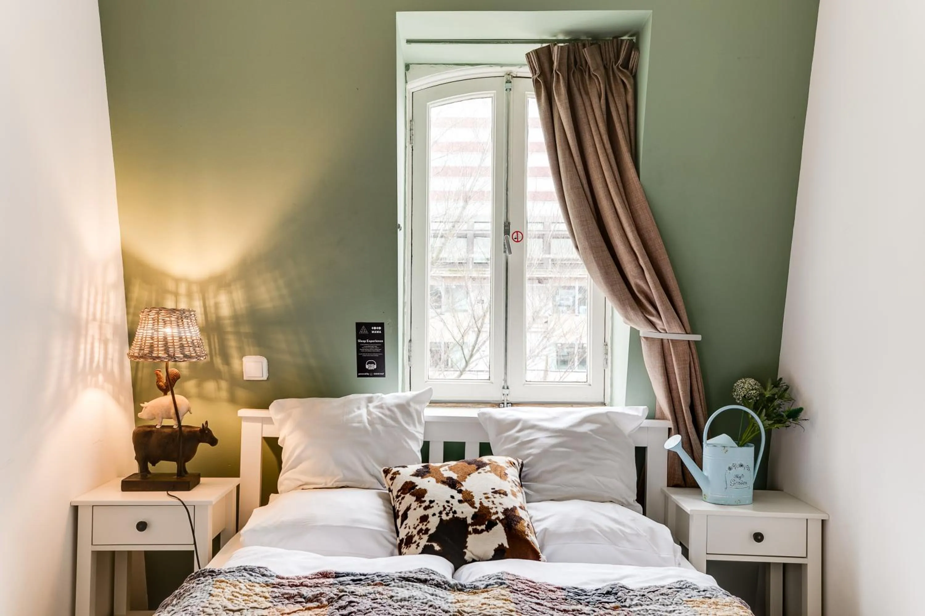 Photo of the whole room, Bed in ClinkCoco