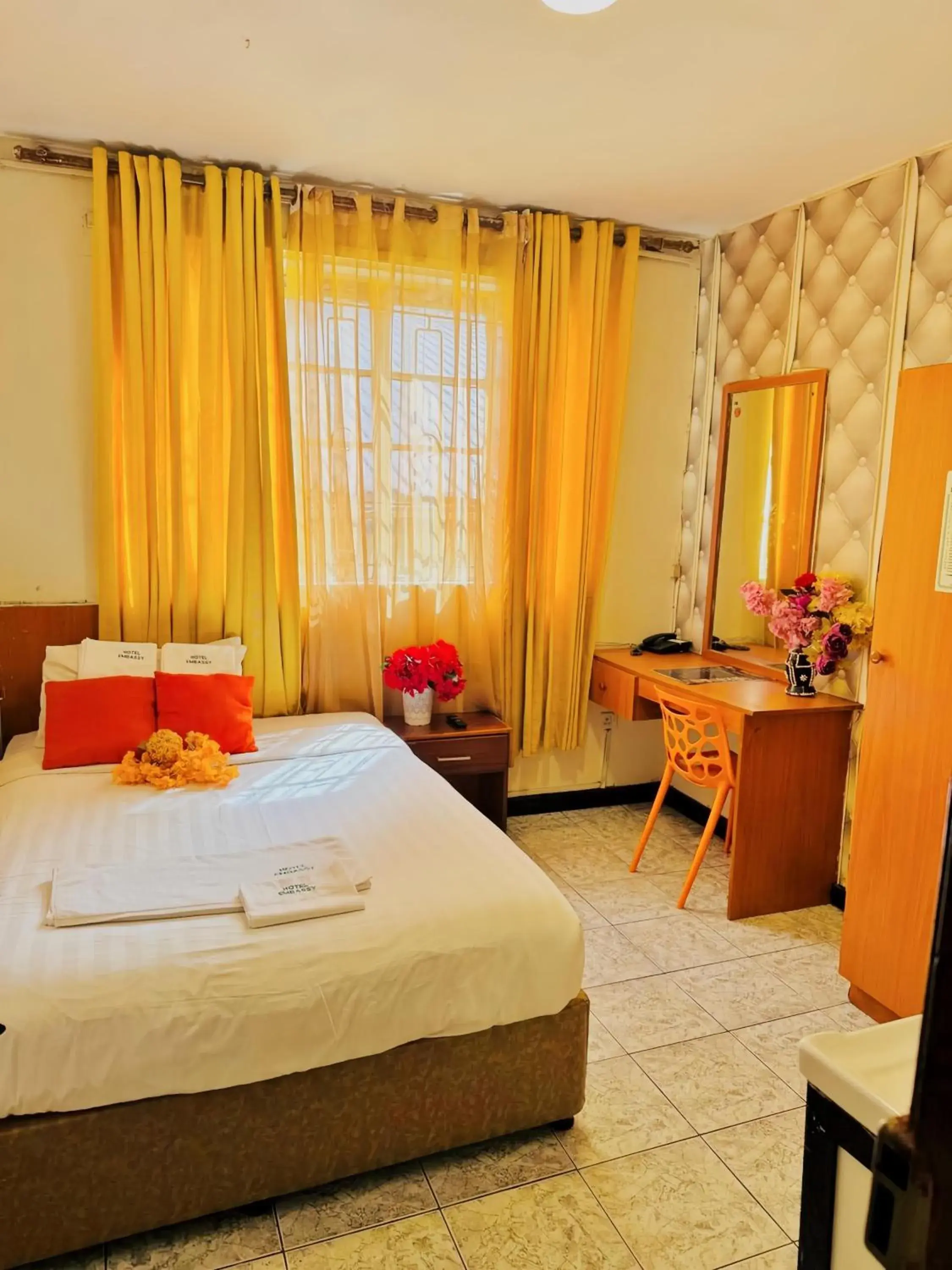 Standard Double Room in Hotel Embassy Standard Double Room in Hotel Embassy