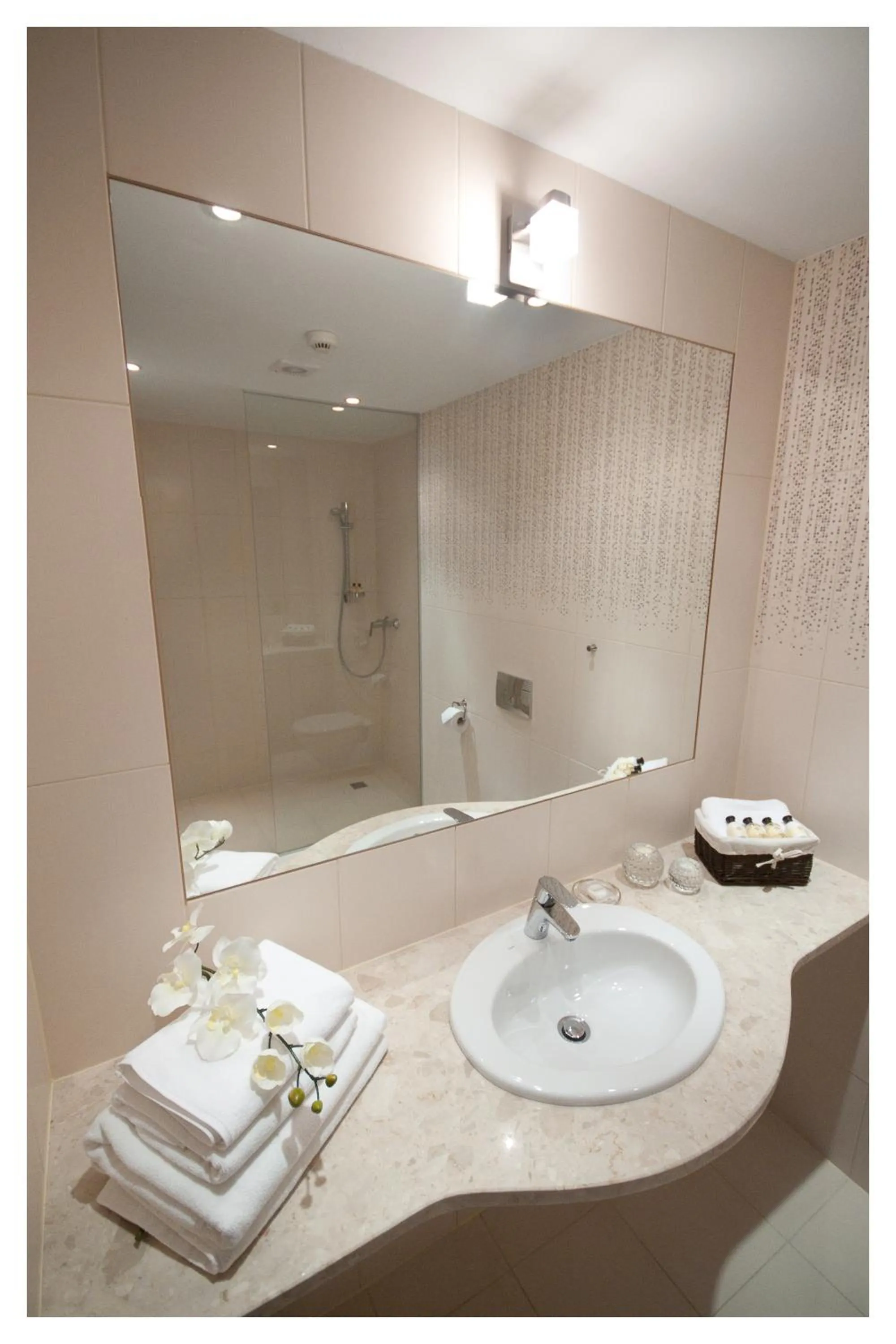 Shower in Hotel Focus Centrum Konferencyjne