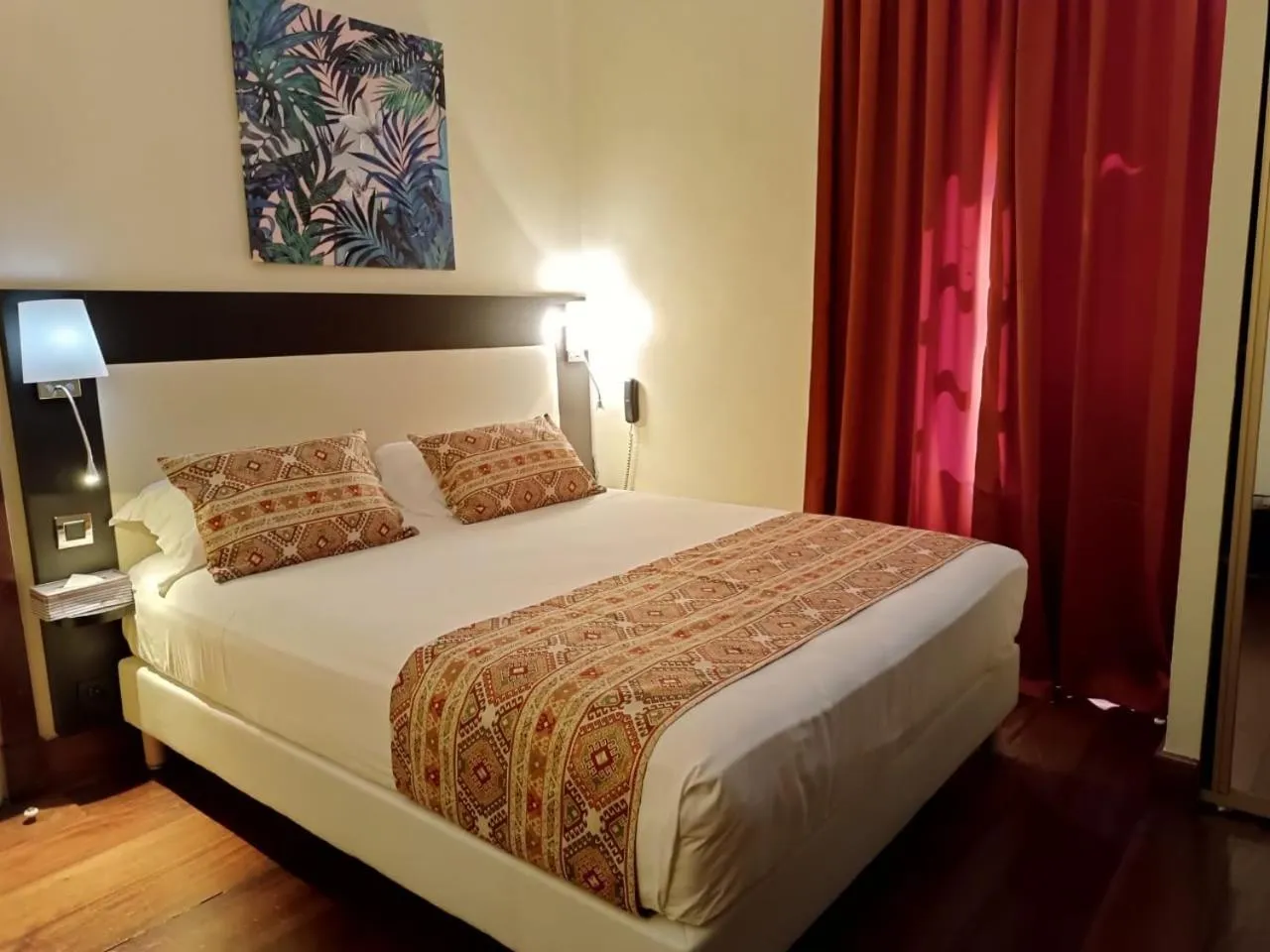 Bed in Le Juliette Dodu- Le charme d'un monument historique