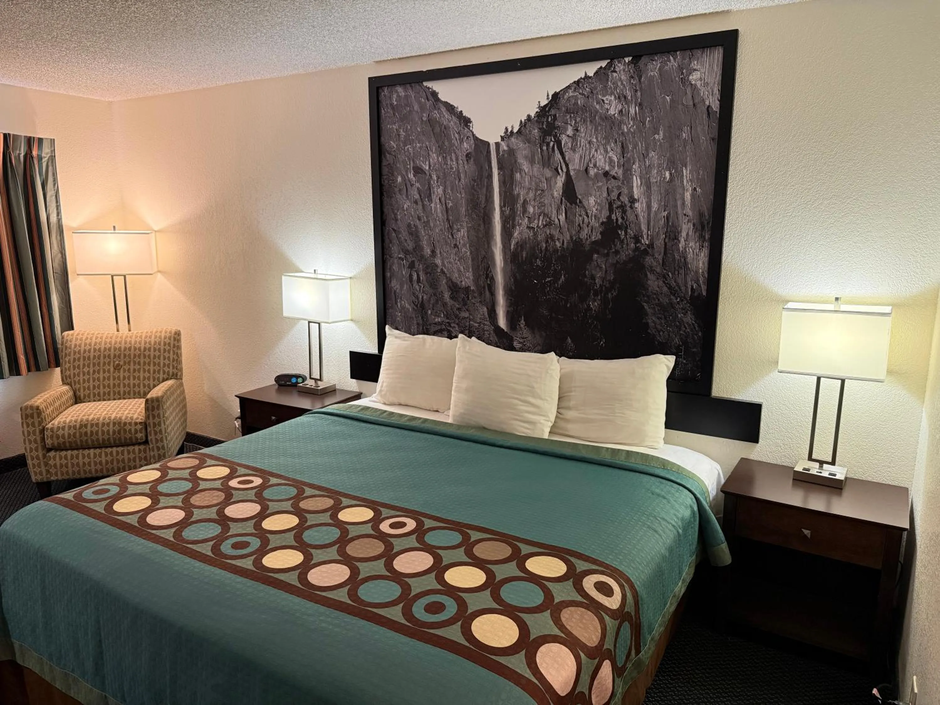 Bedroom, Bed in Super 8 by Wyndham Selma/Fresno Area