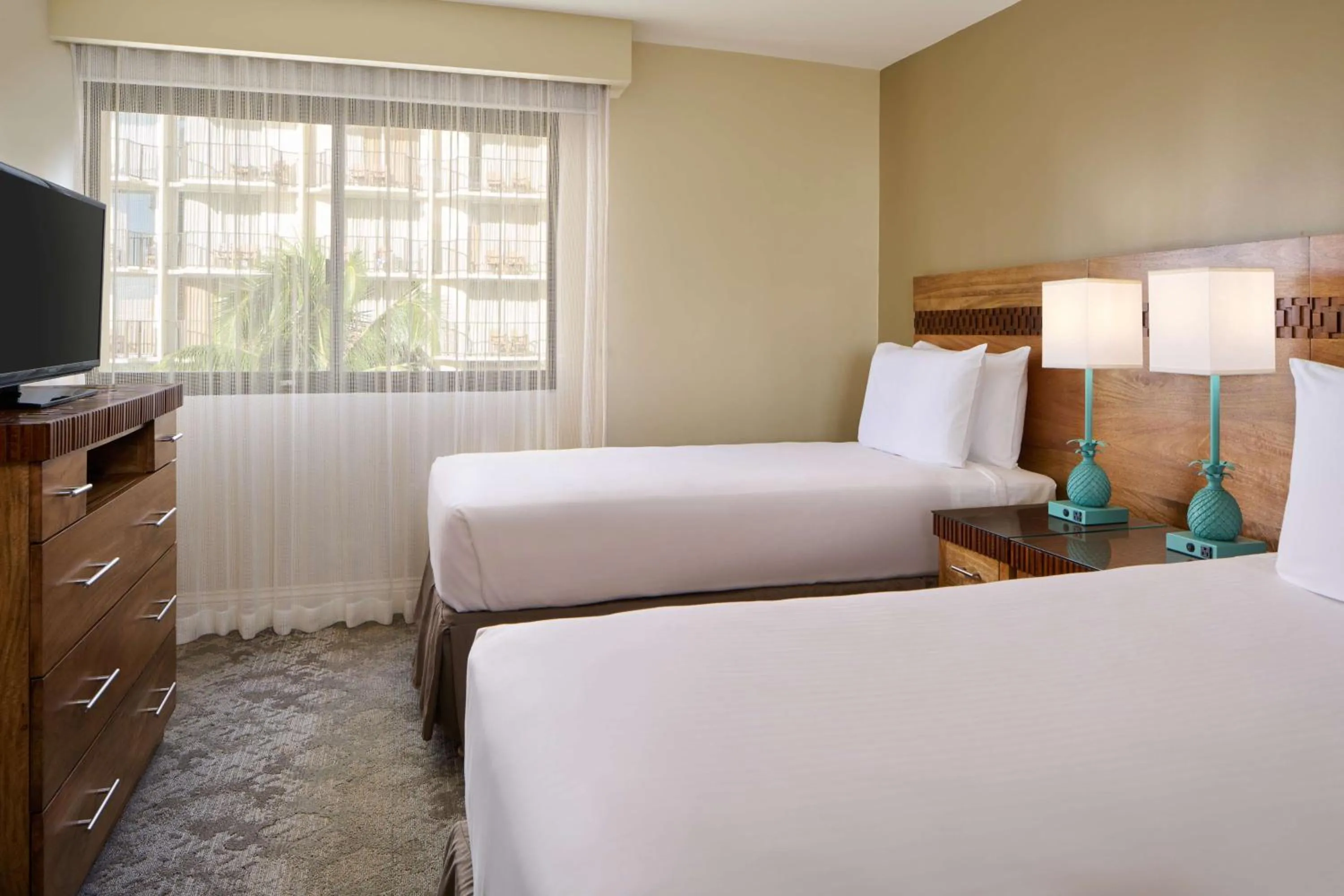 Bed in Aston Waikiki Beach Tower