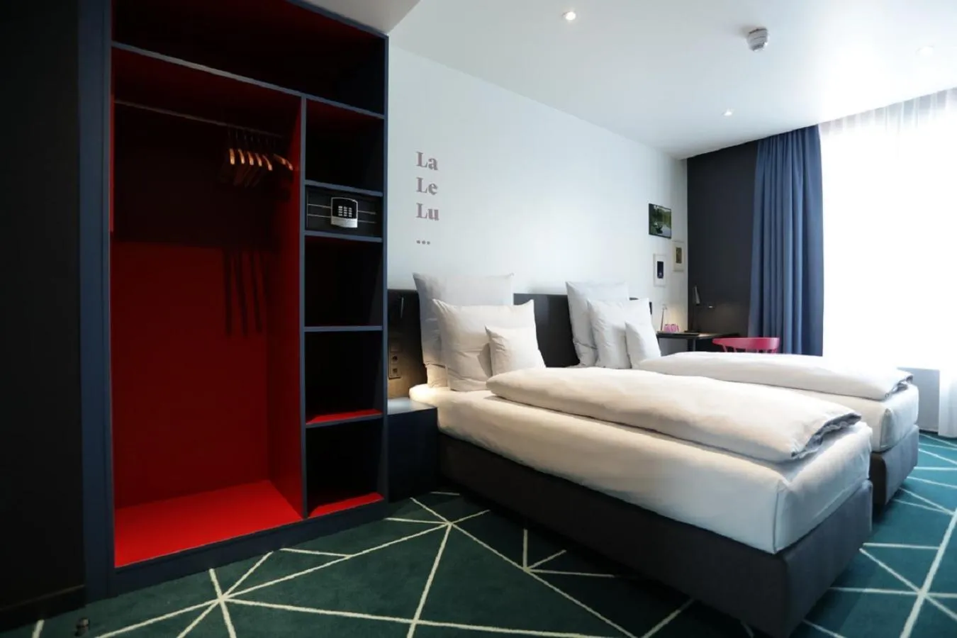 Restaurant/places to eat, Bed in sander Hotel