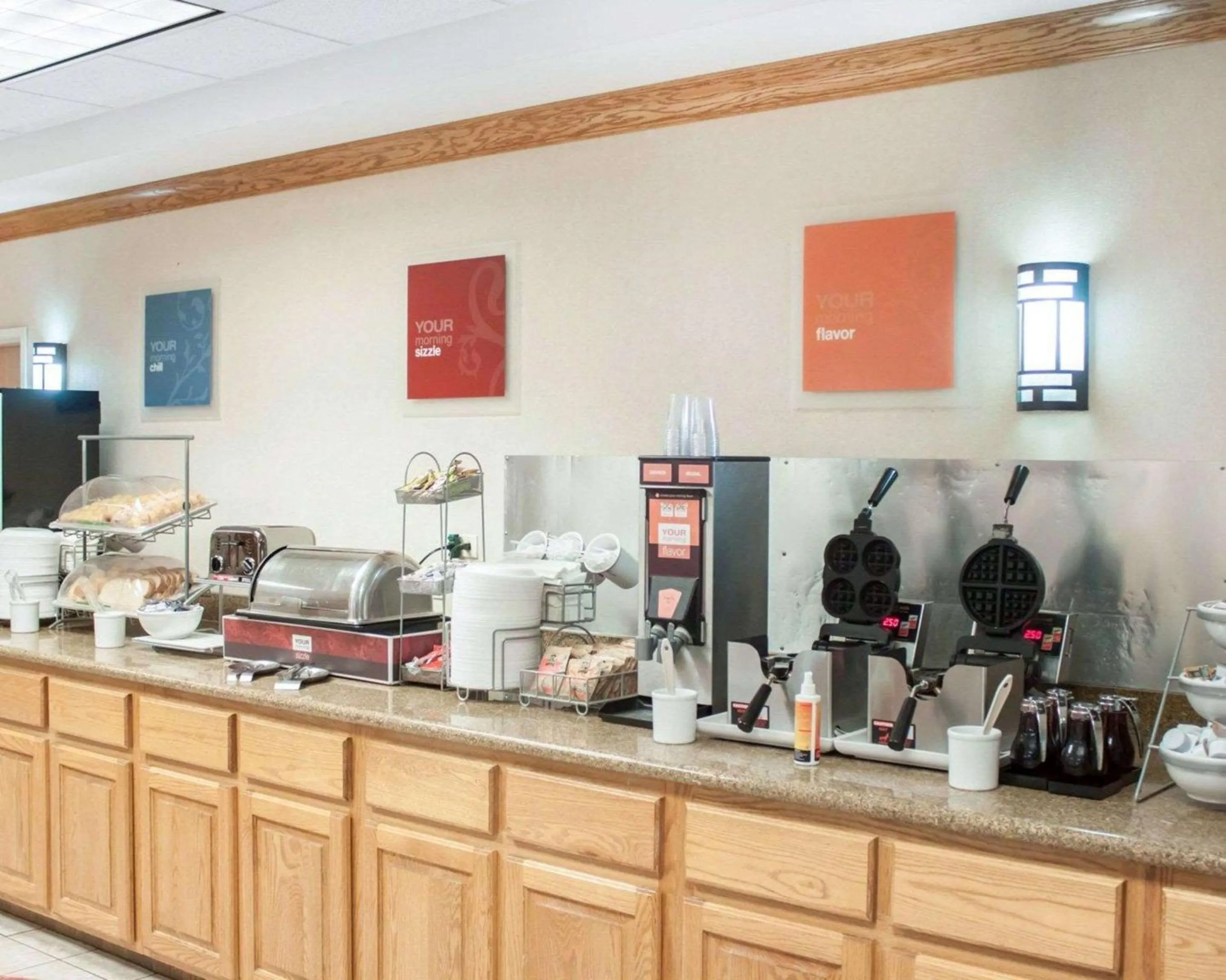 Restaurant/places to eat in Comfort Suites Airport