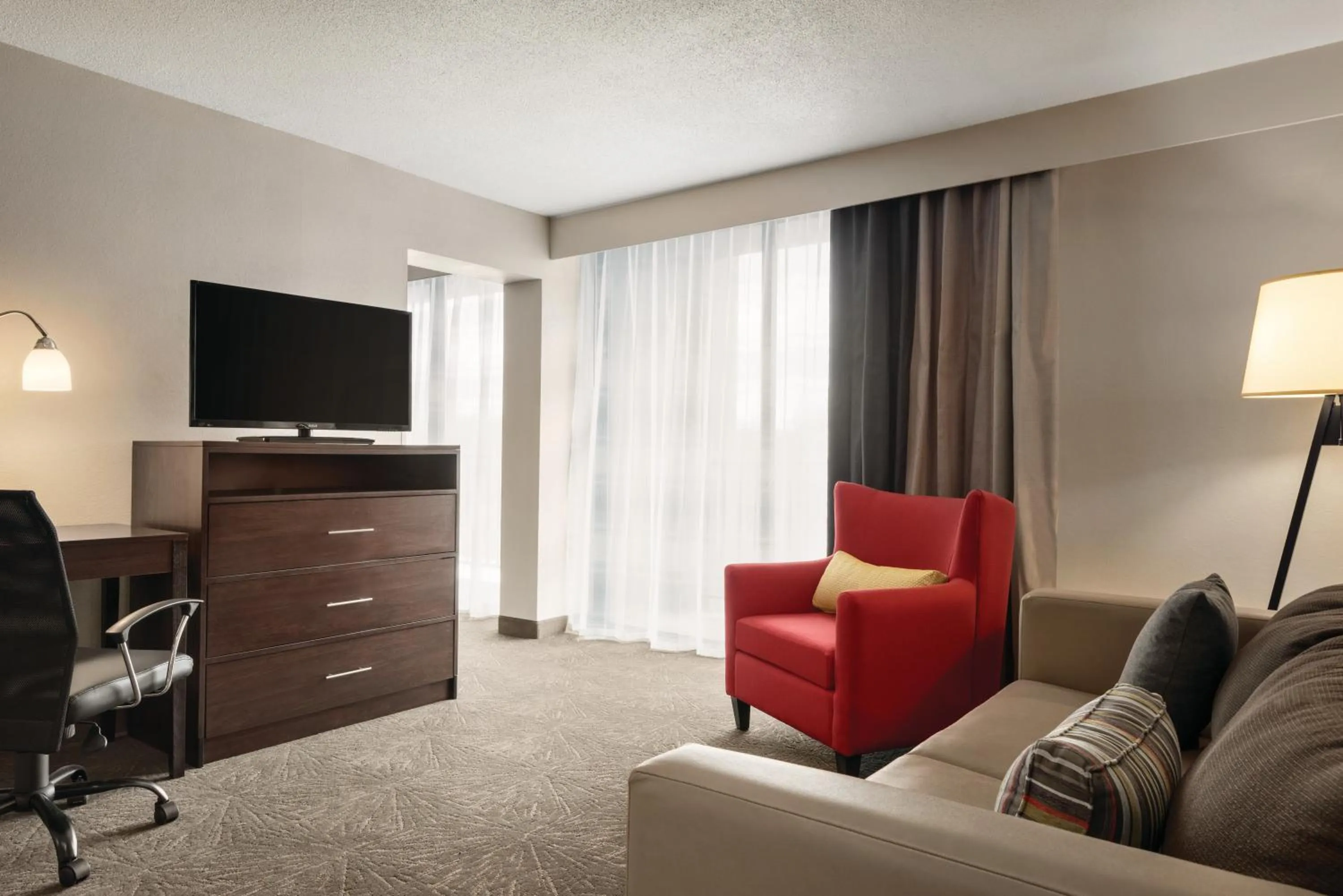 Seating area in Country Inn & Suites by Radisson, Erlanger - Cincinnati South