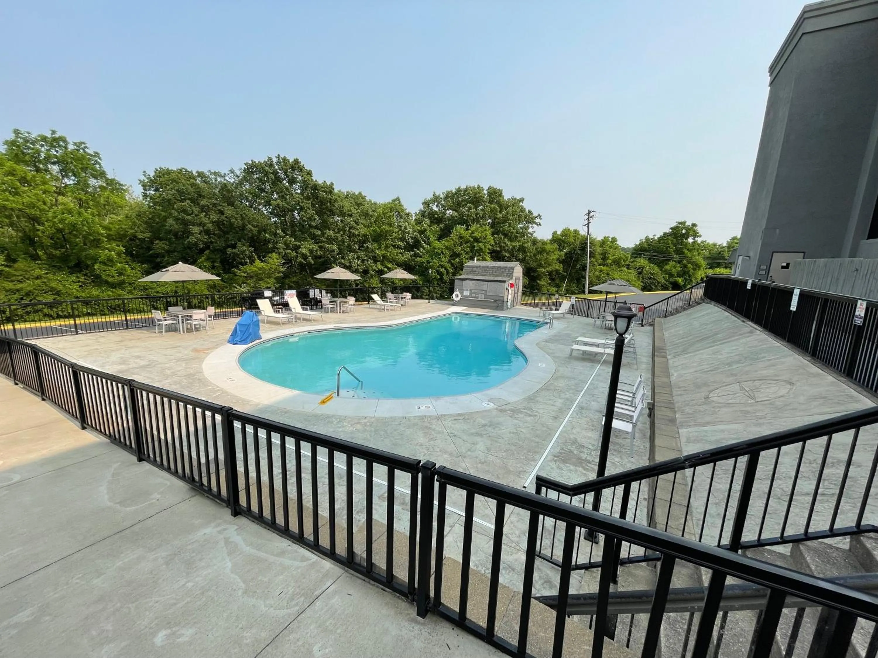 Swimming pool in Country Inn & Suites by Radisson, Erlanger - Cincinnati South