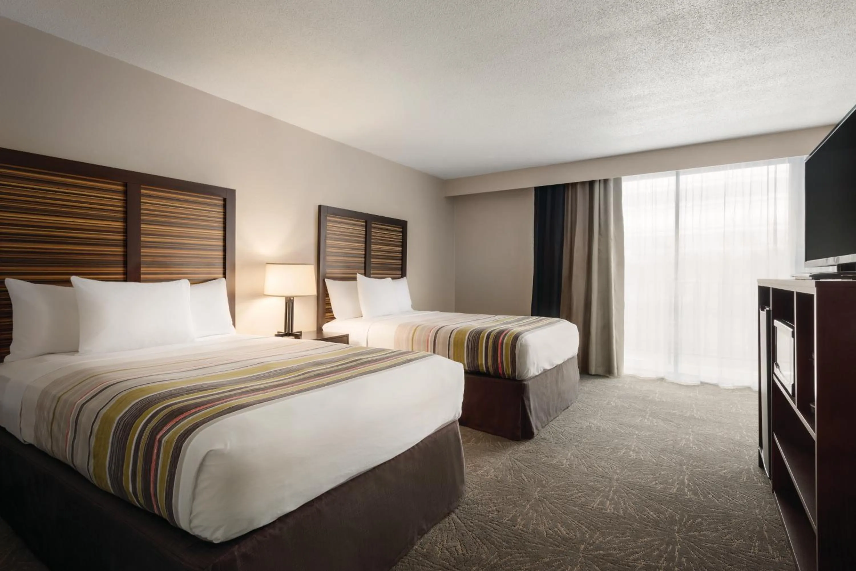Bedroom, Bed in Country Inn & Suites by Radisson, Erlanger - Cincinnati South
