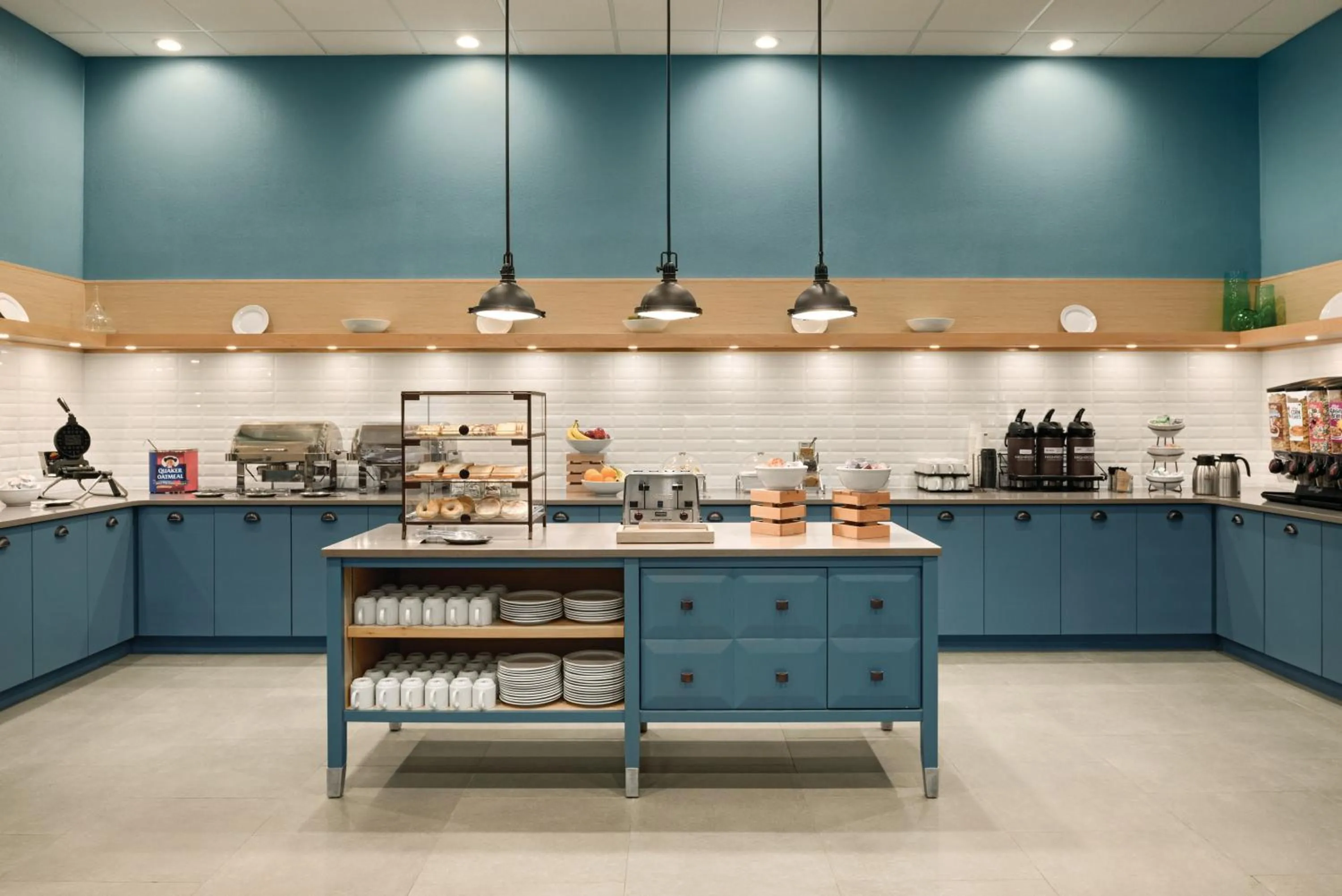 Continental breakfast in Country Inn & Suites by Radisson, Erlanger - Cincinnati South